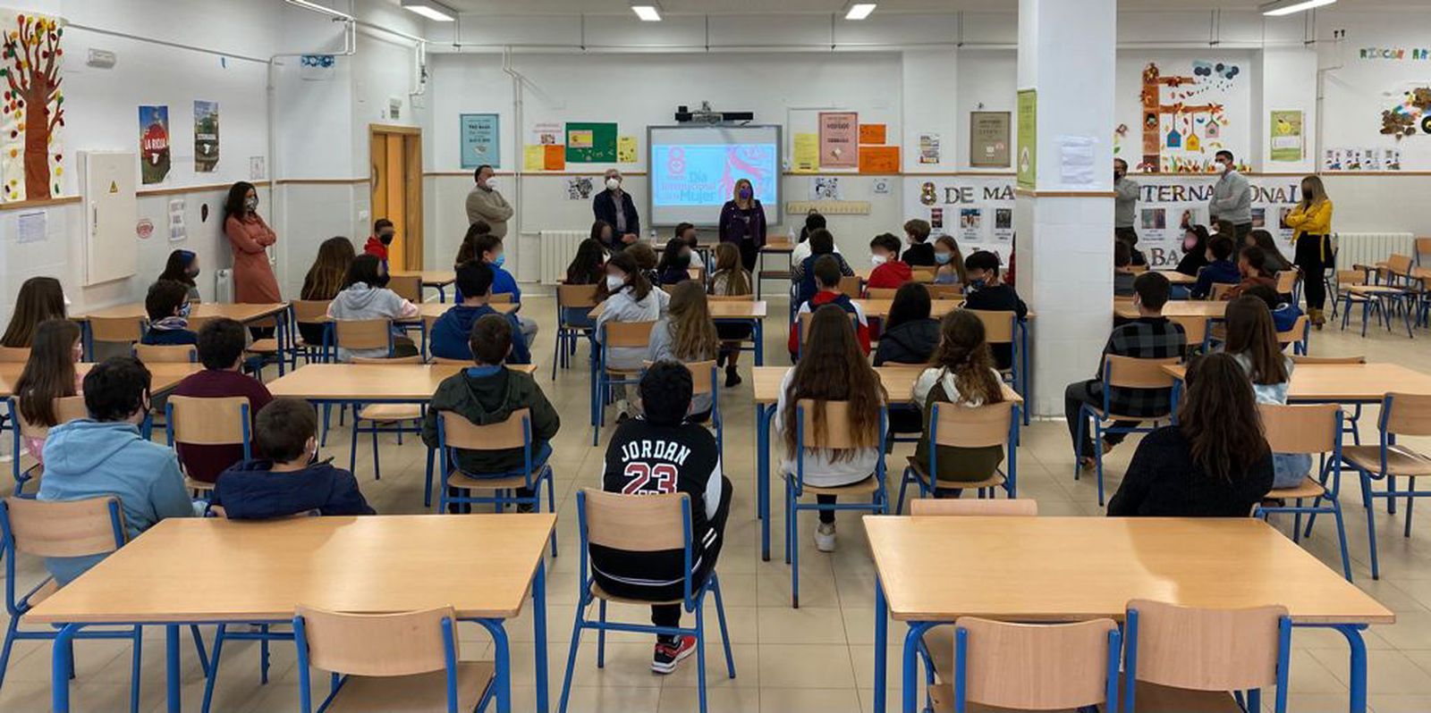 La alcaldesa pide “que ni las mascarillas ni la distancia social silencien nuestro mensaje de igualdad este Día de las Mujeres”