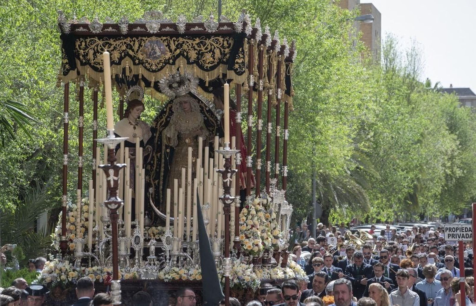 La Virgen del Sol en la tarde del Sábado Santo