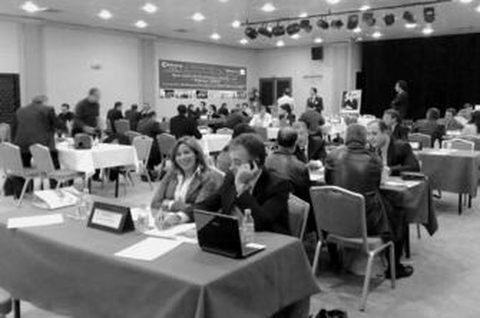 Empresarios españoles y marroquíes en la jornada de reuniones celebrada ayer en Tánger.