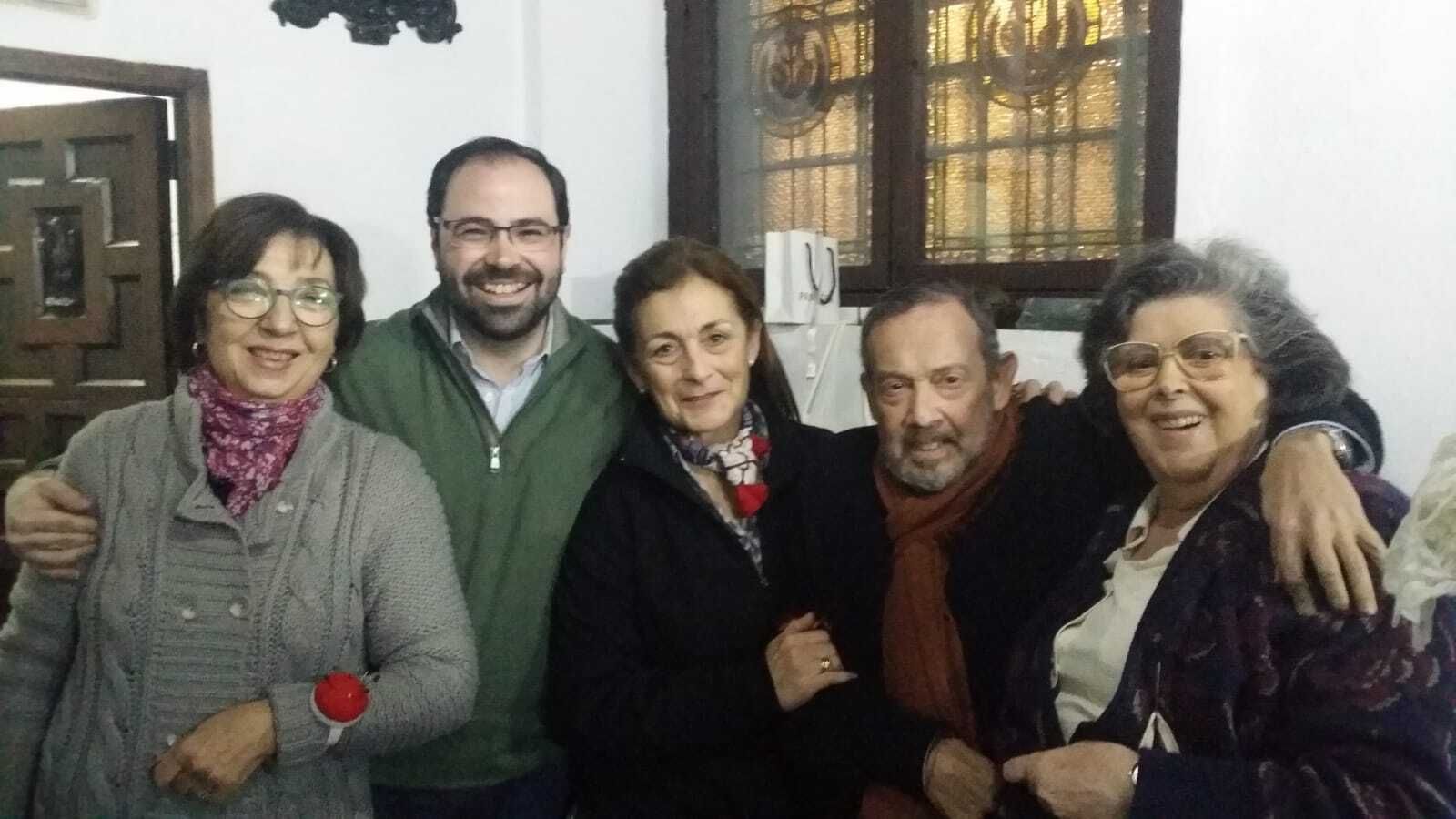 Lourdes García es camarera de la Virgen desde los 18 años