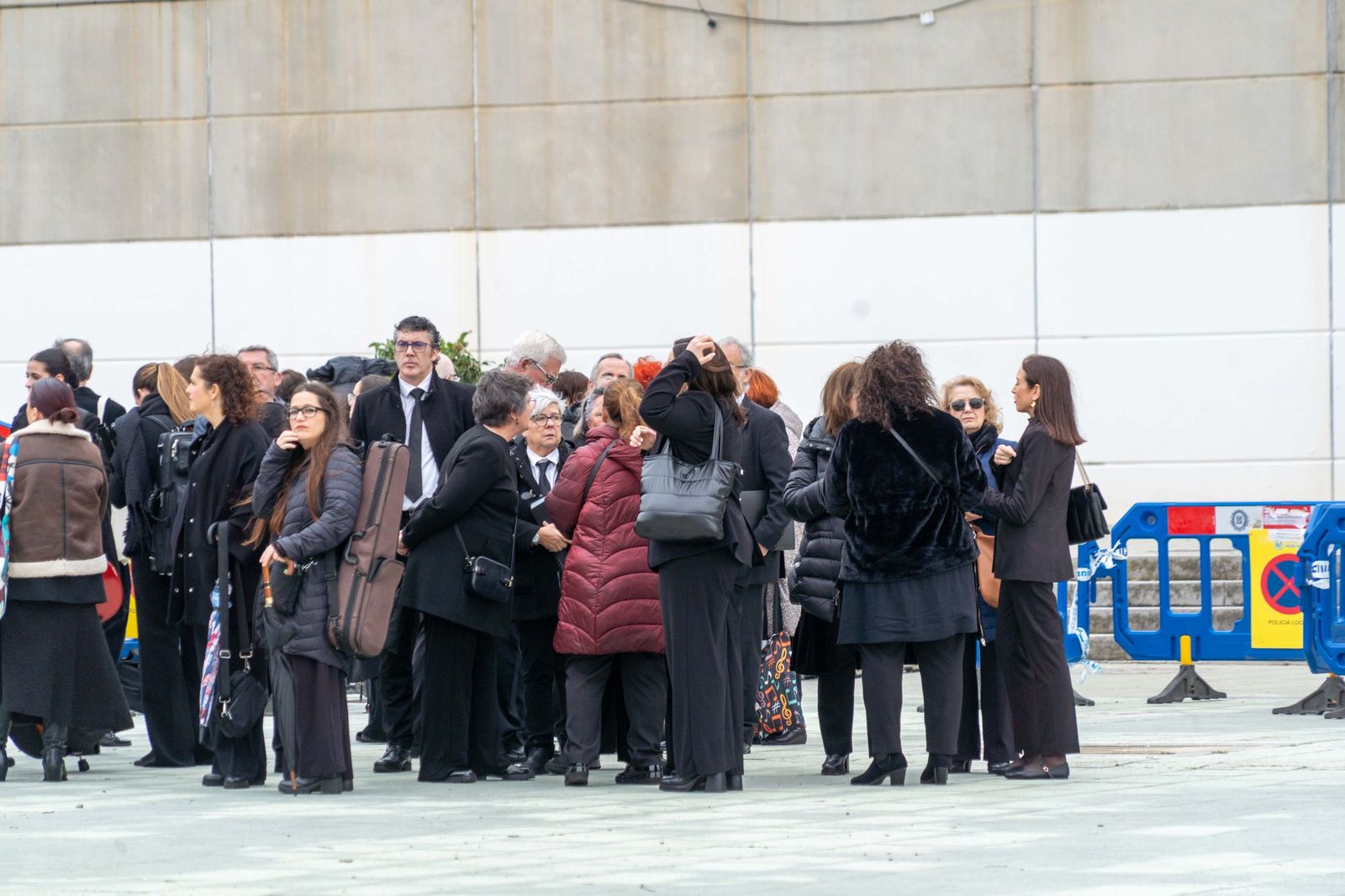 Fotografías del ambiente previo a la Misa funeral por las víctimas del accidente ferroviario