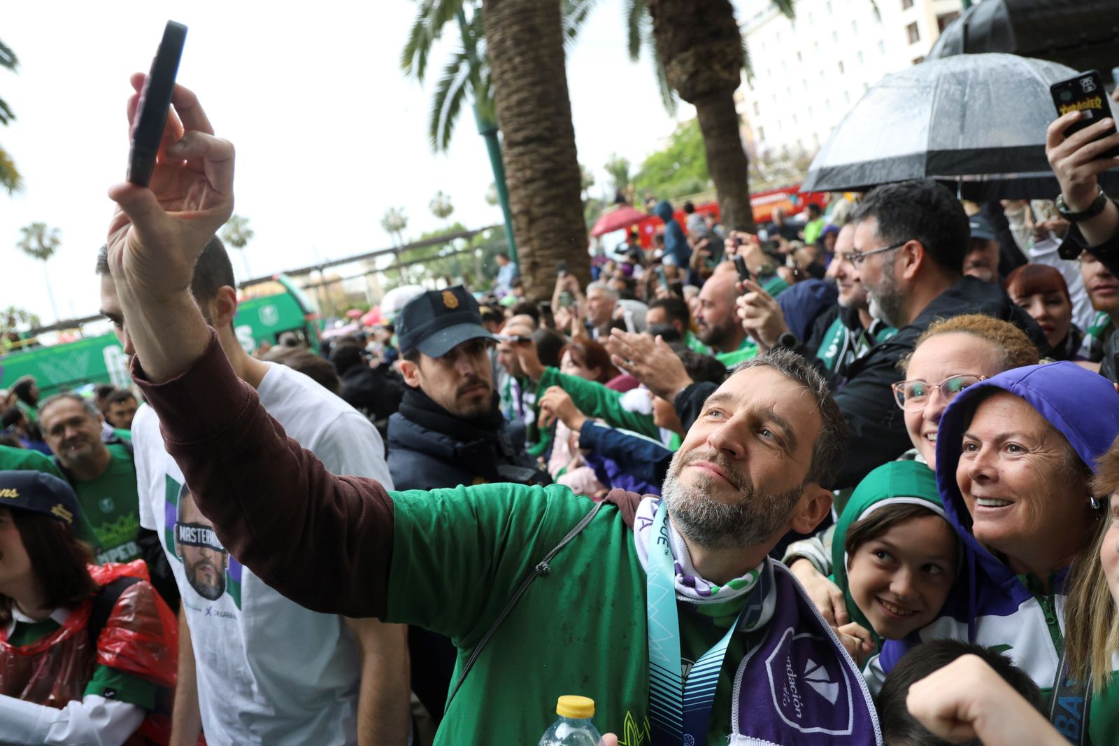 El Unicaja celebra en las calles de Málaga el título de la BCL