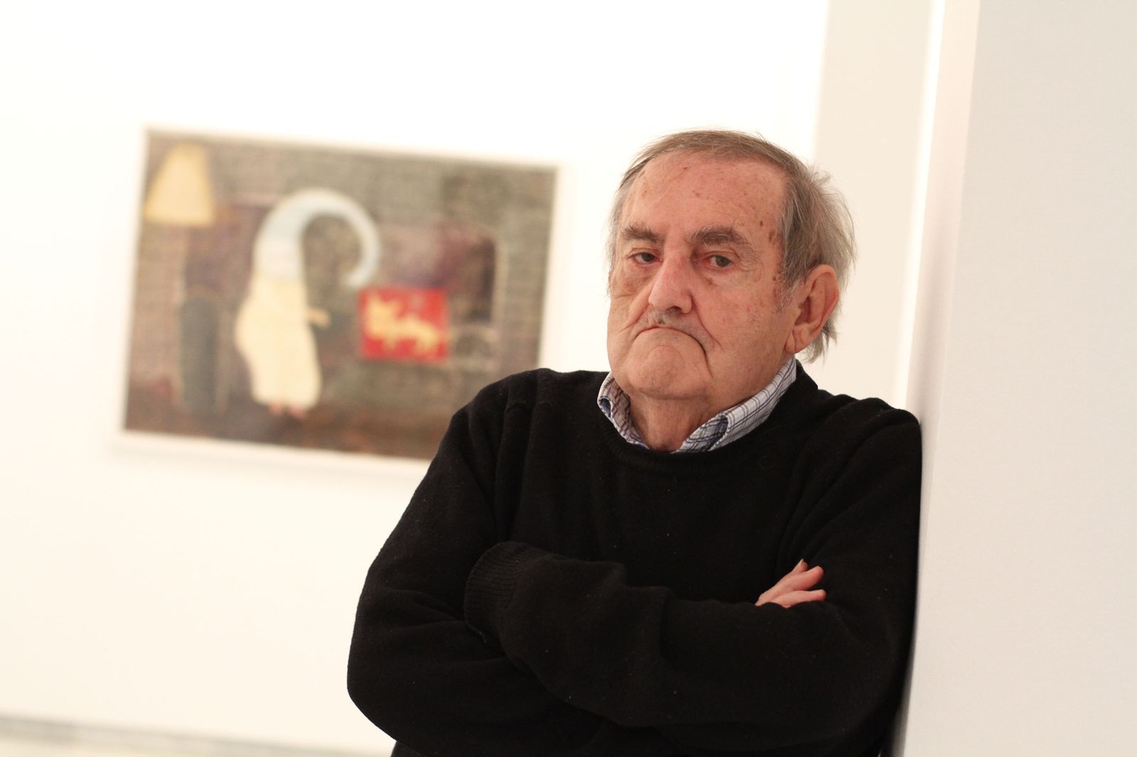 1. Francisco Peinado en la galería Birimbao ante su cuadro 'La monja'. 2. El pintor contemplando dos de sus oníricos paisajes. 3. 'Baños', óleo sobre cartón. 4. 'Gusano', otra de las obras de pequeño formato. 5. 'Nautilus', la obra de mayor tamaño y técnica mixta sobre cartón que da título a la exposición. 6. 'Goya', su particular homenaje al pintor aragonés.