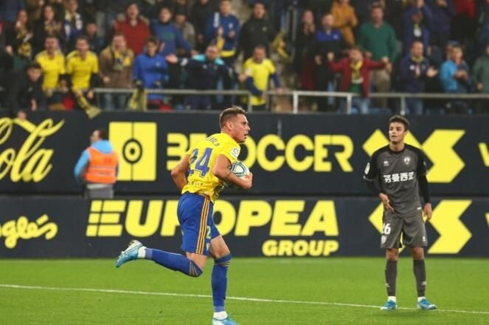 Querol, durante un partido del Cádiz. Querol, durante un partido del Cádiz.