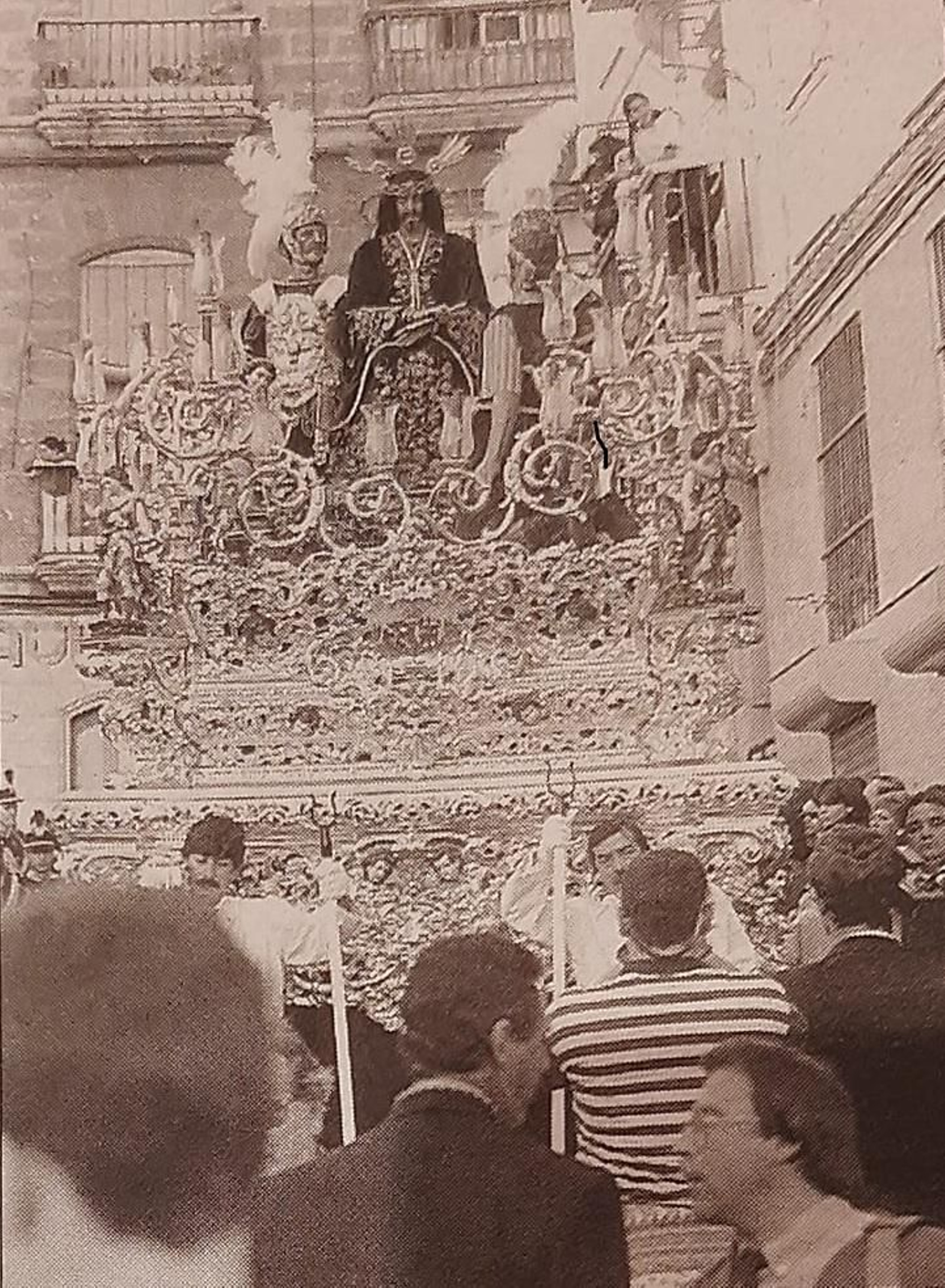 El paso de misterio de Cigarreras, en 1996.