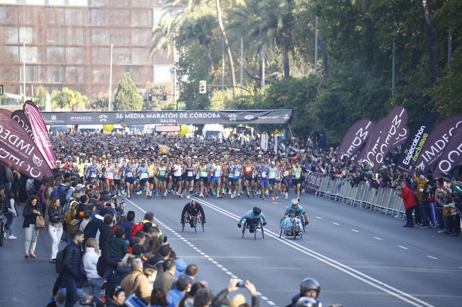 Las imágenes de la salida de la 36 Media Maratón de Córdoba