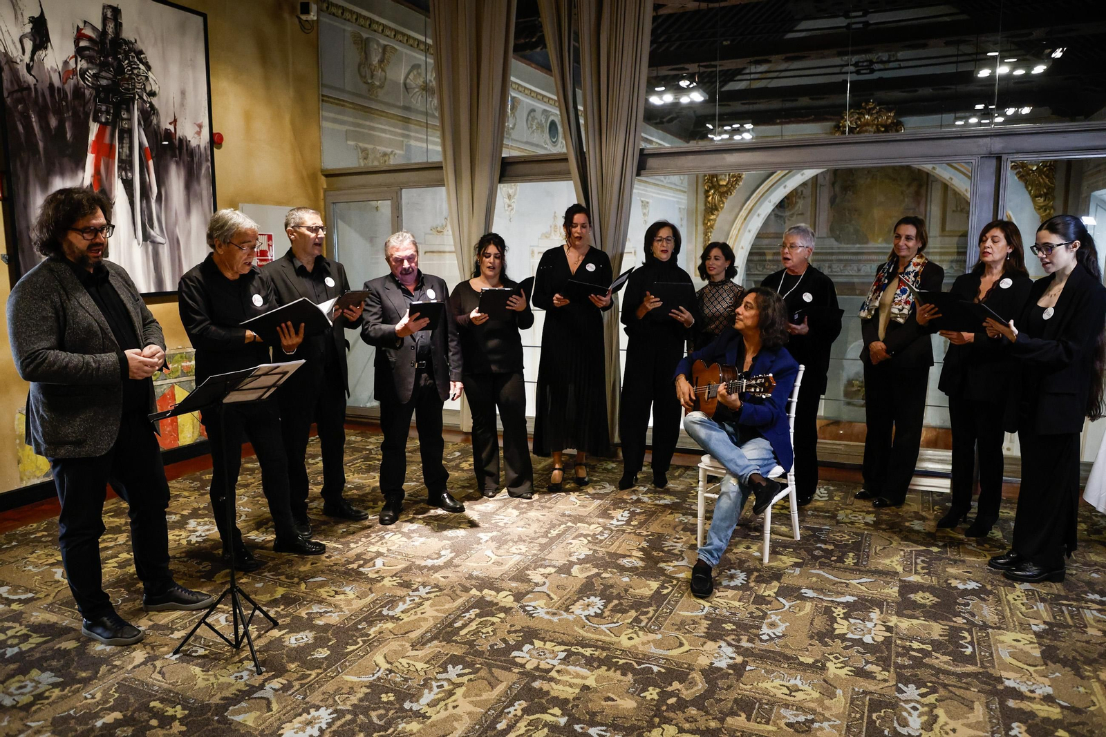 El Coro de Cámara de Granada actuó en el acto de presentación de la propuesta en el Hotel Santa Paula.