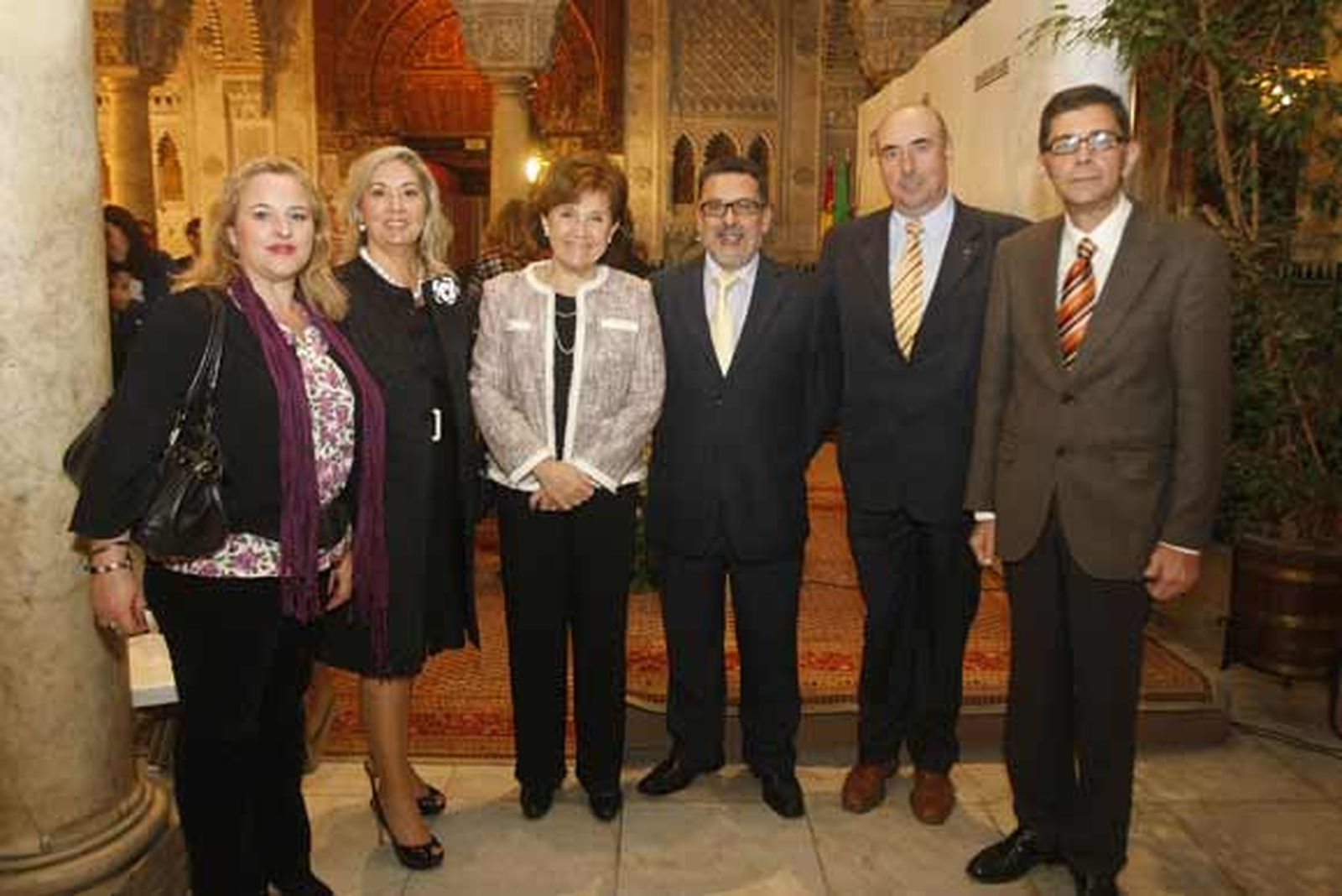 Leonor Portillo, María Gómez, Carmen Caffarel, César Custodio, Ángel Monge y José Manuel Jiménez, responsables de Cajasol.

Foto: Jose Braza