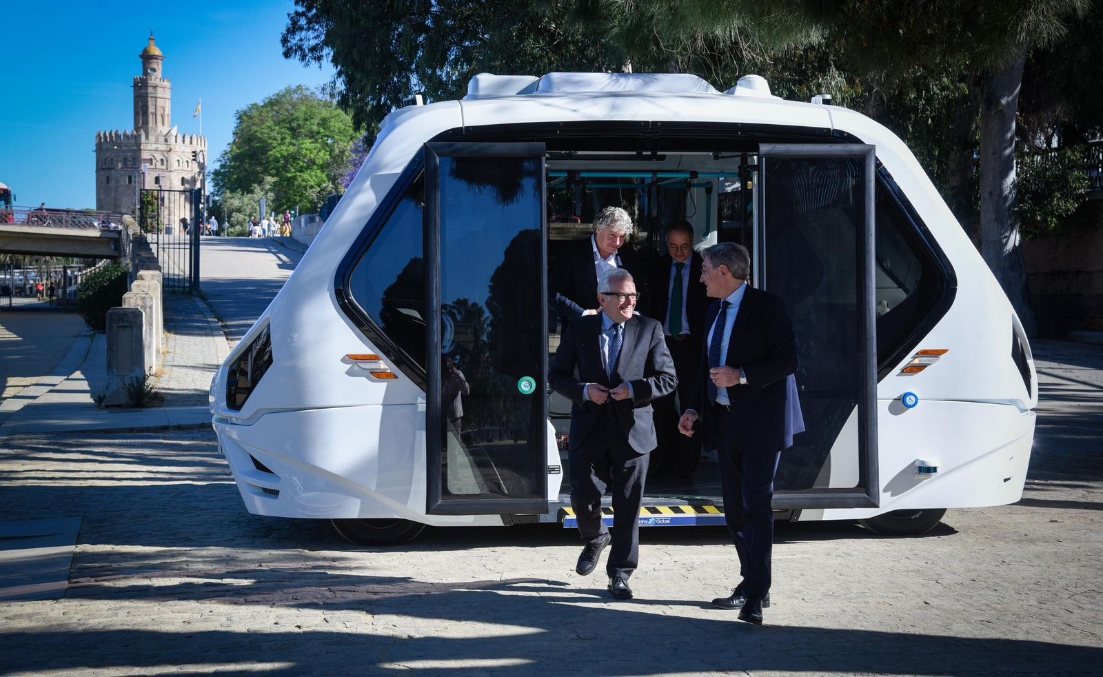 Las fotos de la presentación de la lanzadera autónoma del Puerto de Sevilla