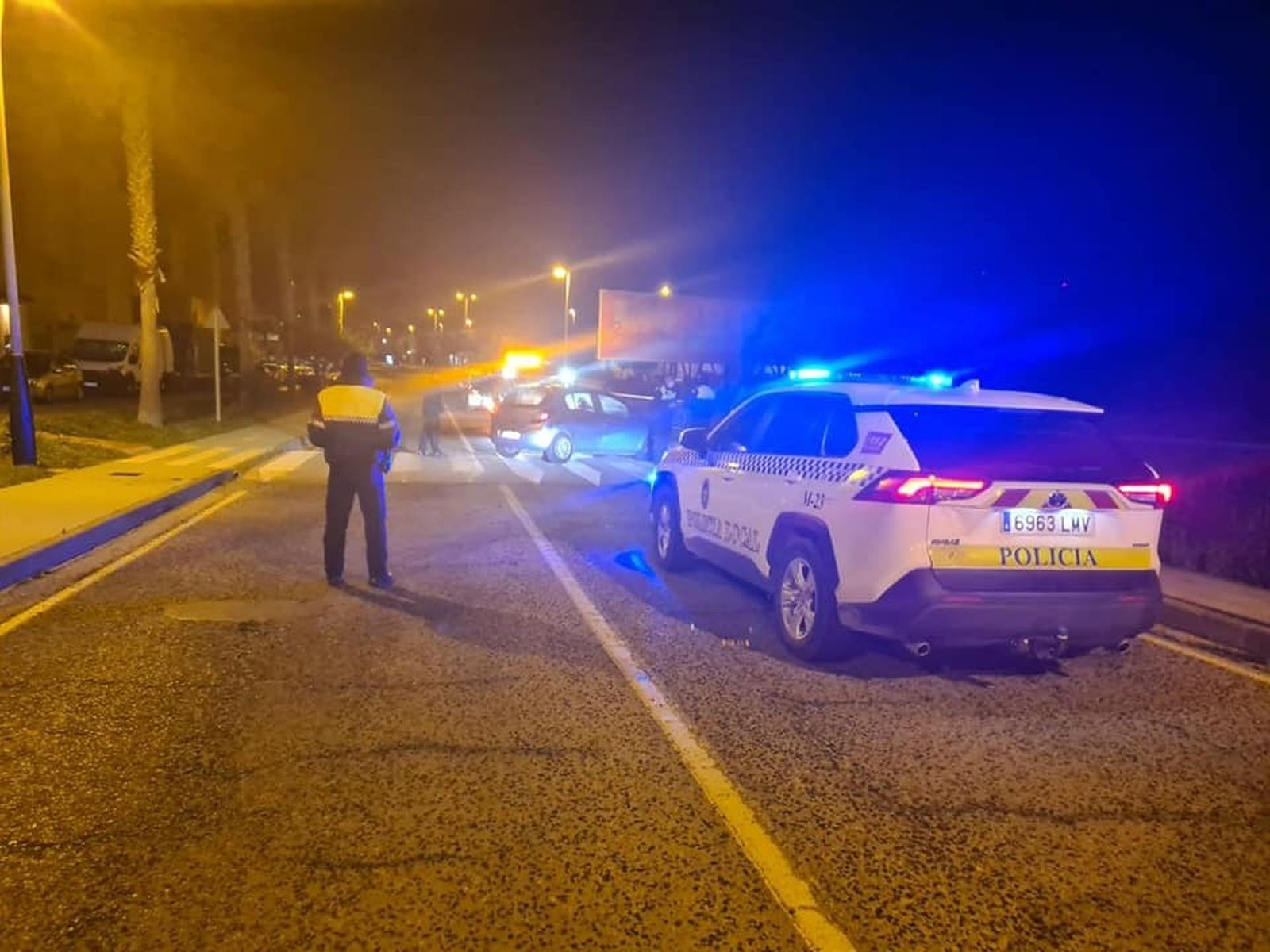 La Policía Local de Tarifa durante un control.
