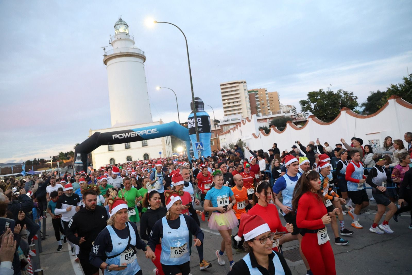 Las fotos de la San Silvestre del Real Club Mediterráneo en Málaga