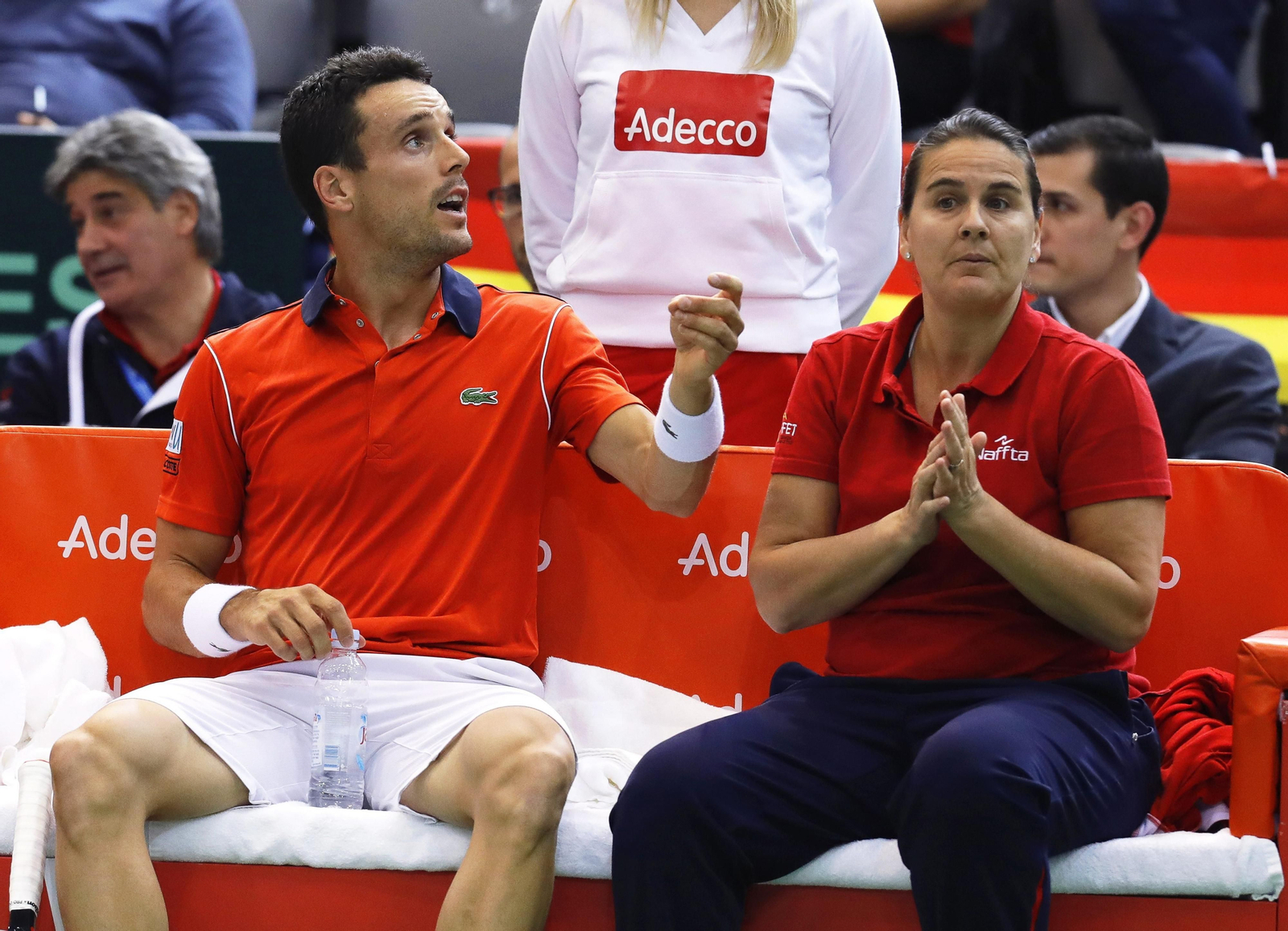 Roberto Bautista y Conchita Martínez durante el partido en Osijek, Croacia