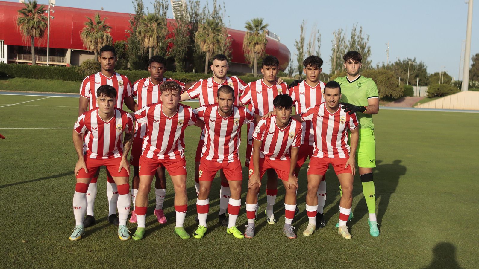 Once inicial del conjunto rojiblanco en su amistoso contra el Vélez en e Anexo.