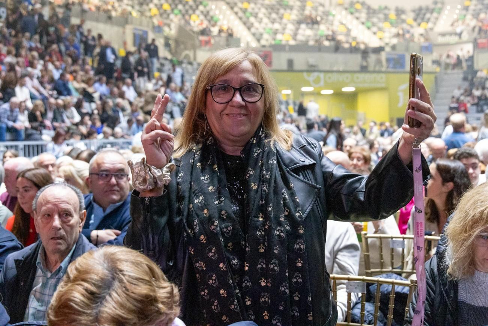 Así se disfruta en Jaén del concierto de Raphael, "Raphaelísimo"