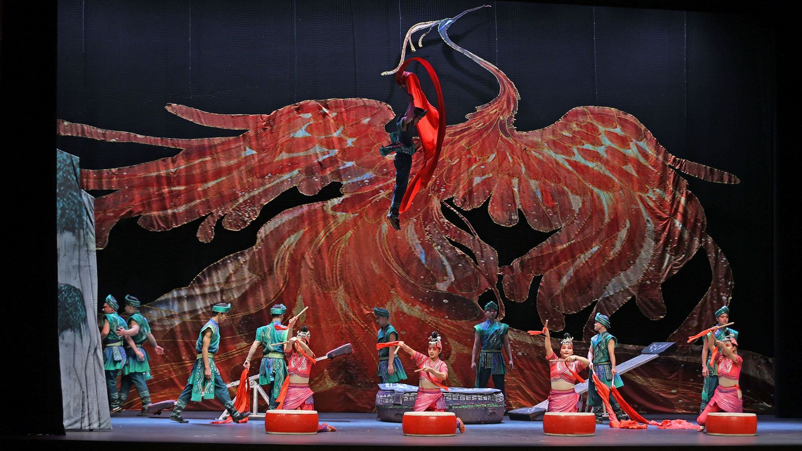 Imágenes del 'Gran Circo Acrobático de China' en el Teatro Villamarta