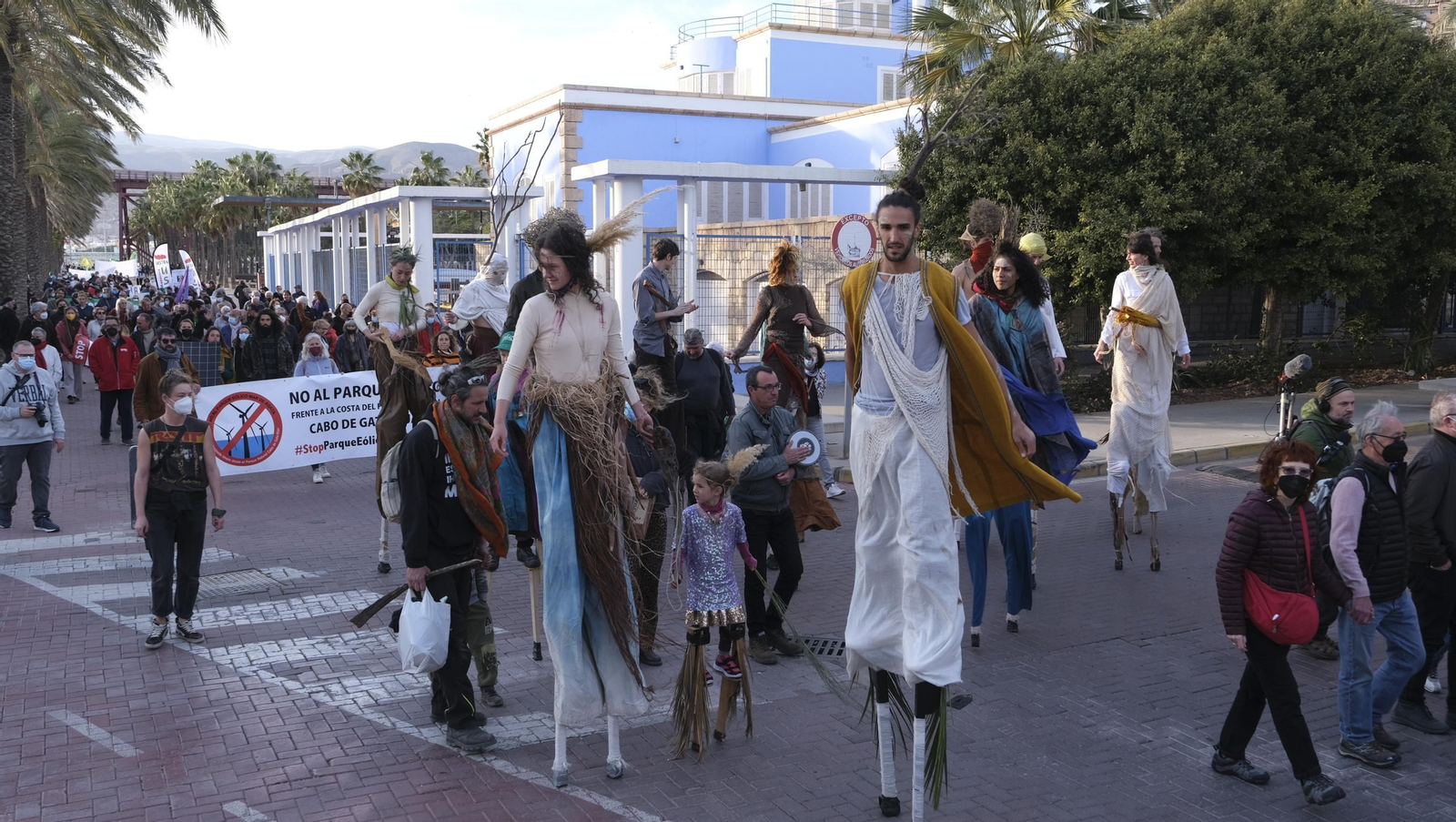 Fotogalería manifestación a favor de energías renovables ordenadas. Almería