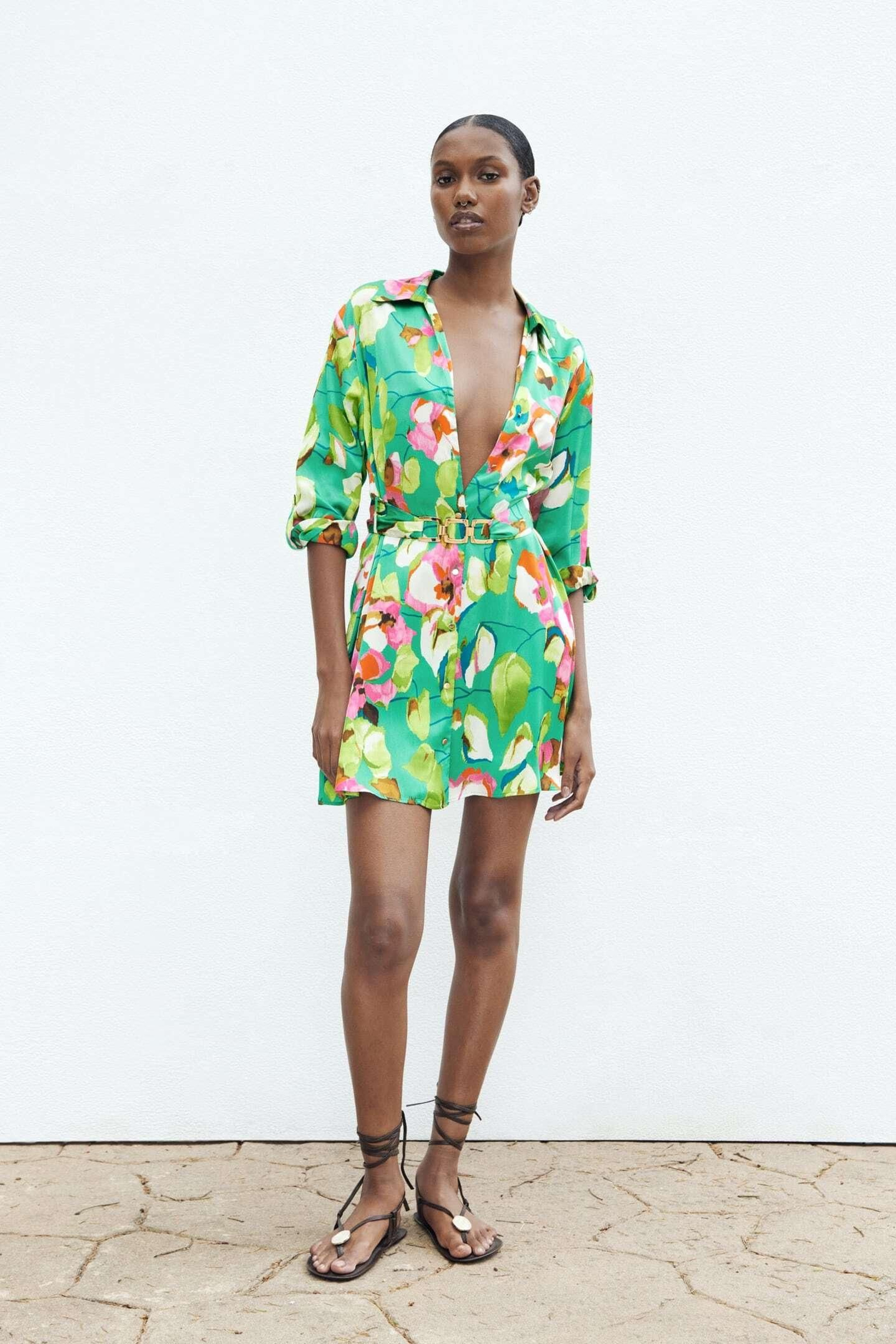 Vestido camisero de Zara.