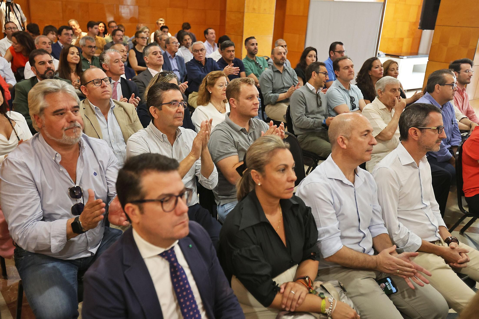 Las imágenes en el desayuno-coloquio de Grupo Joly 'Frutos rojos: retos de un futuro sostenible'