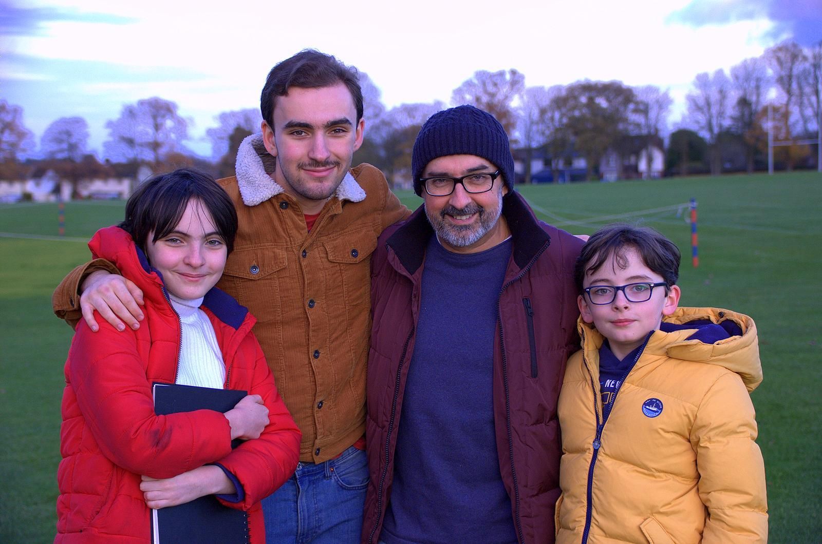 El gaditano, residente en Inglaterra, Félix del Río con sus tres hijos.