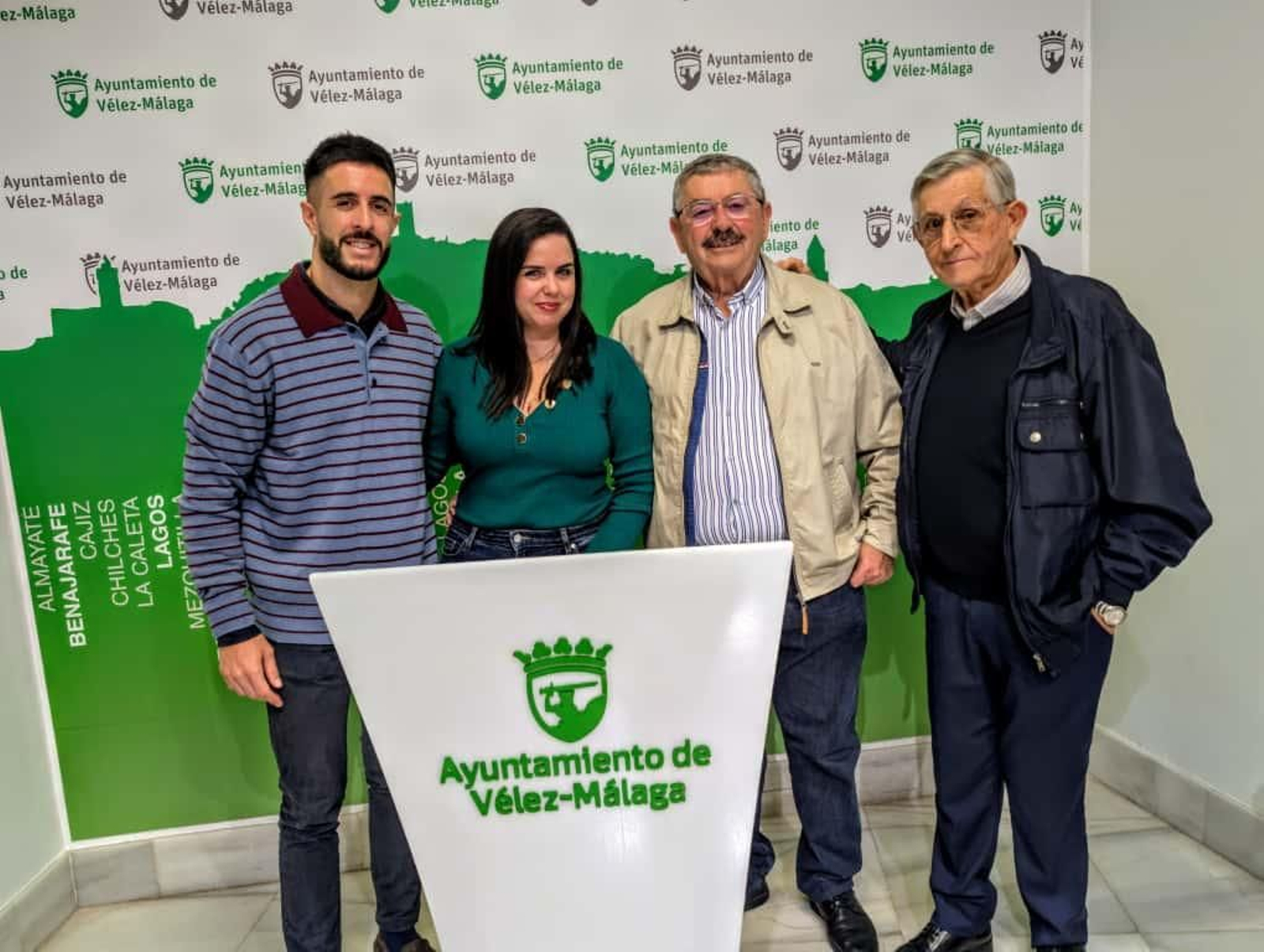 Presentación del pregonero y el autor del cartel del Carnaval de Vélez-Málaga 2026
