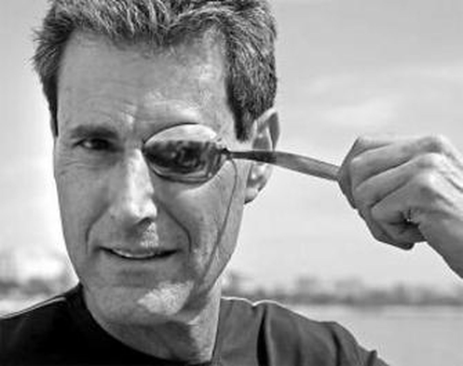 Uri Geller, obsesionado con las cucharas