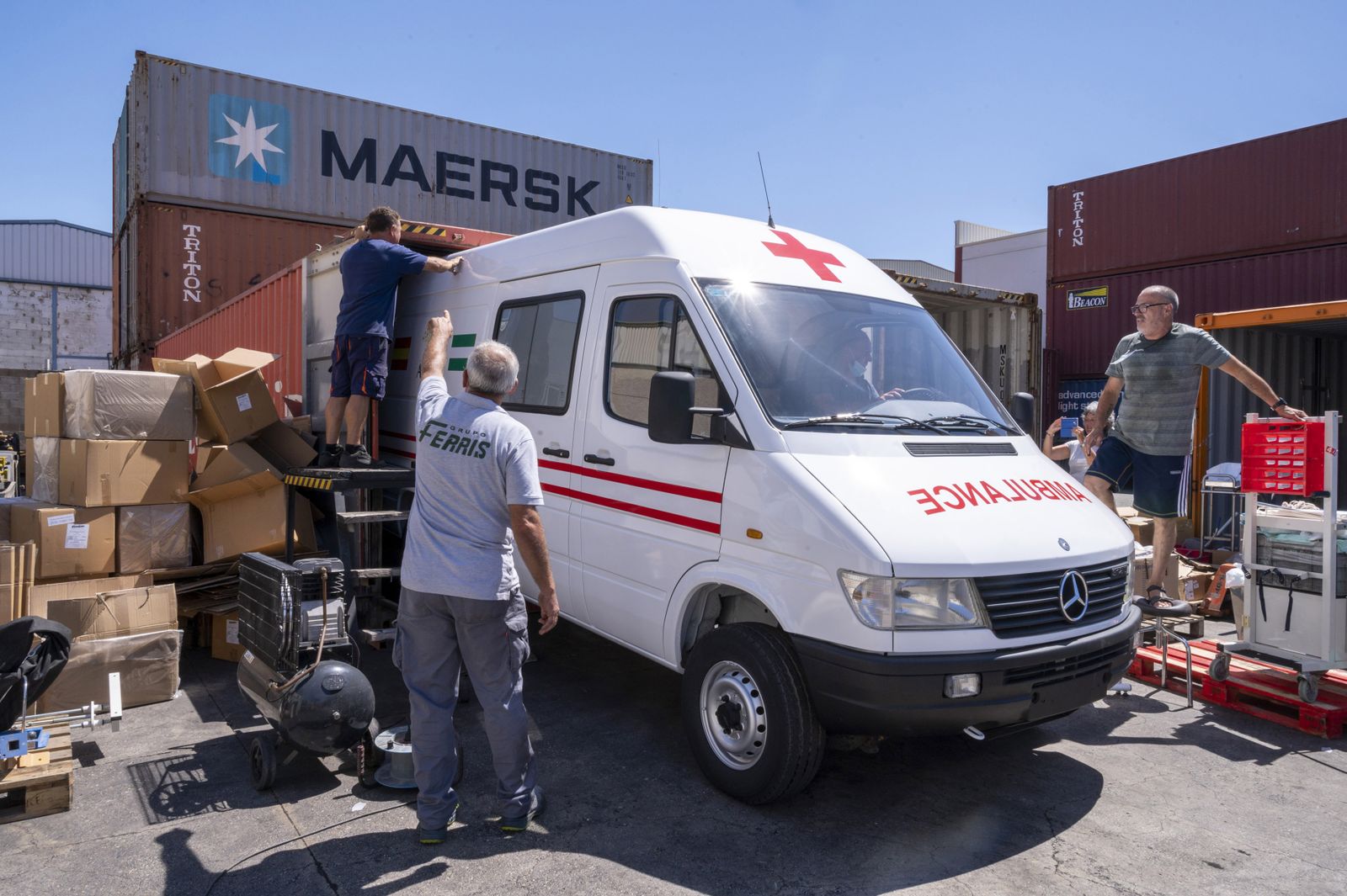 Ambulancia medicalizada 4x4 que ya envió la ONG a Camerún en septiember de 2021.