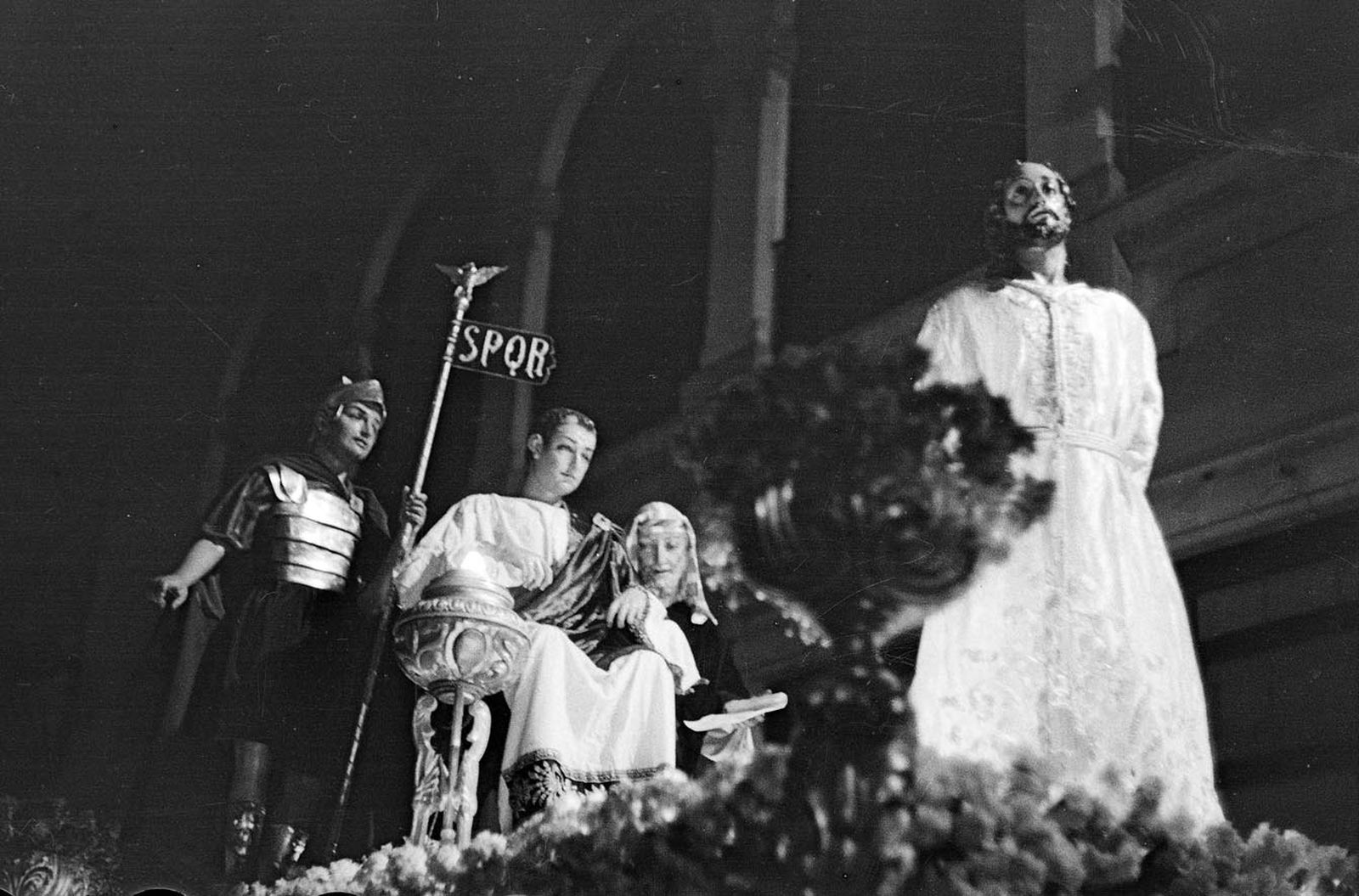 Jesús de la Sentencia en los años 40 con el antiguo grupo escultórico de Martínez Cerrillo.