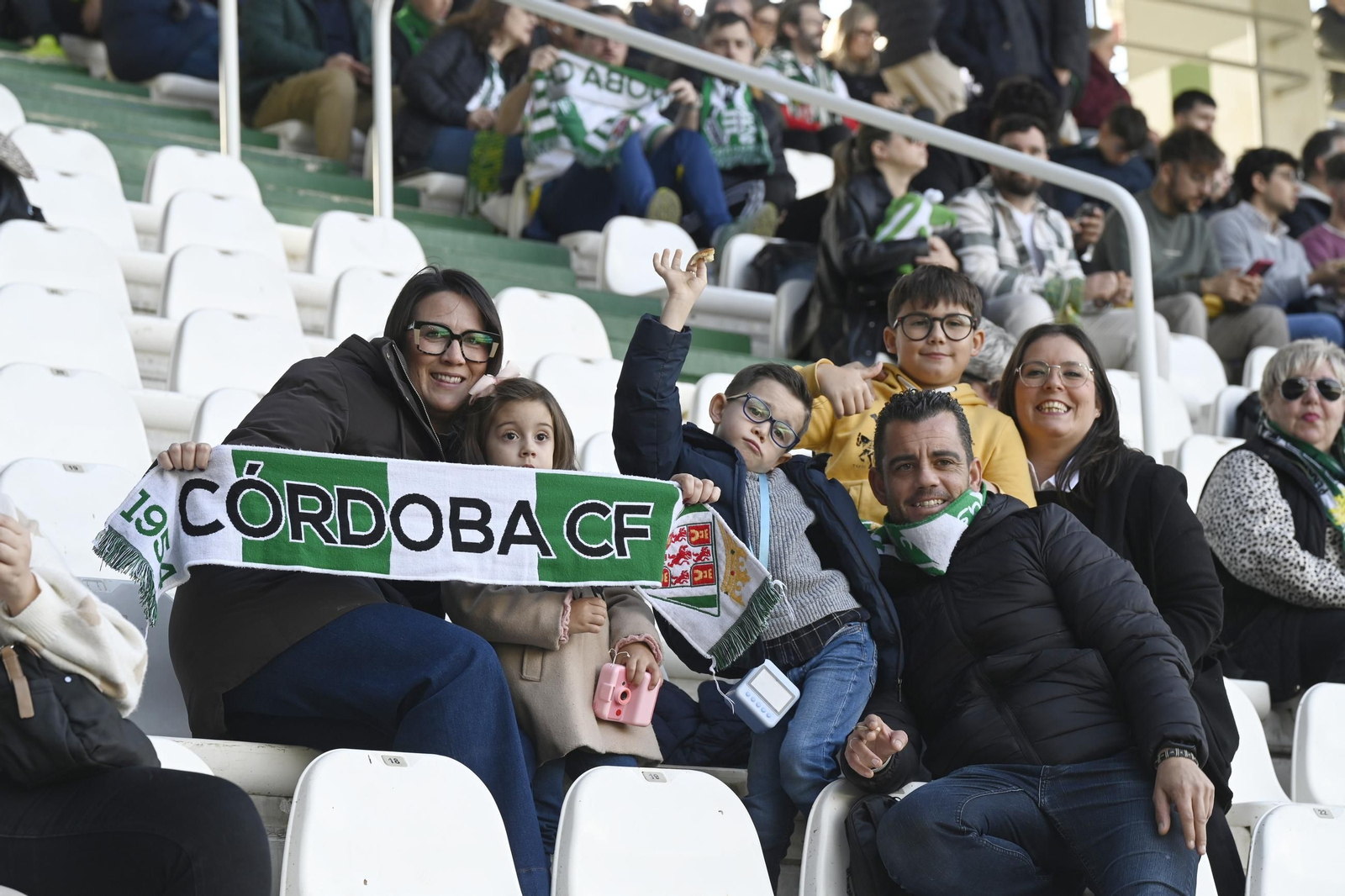 Las mejores fotos del ambiente en El Arcángel para el Córdoba CF - Eibar