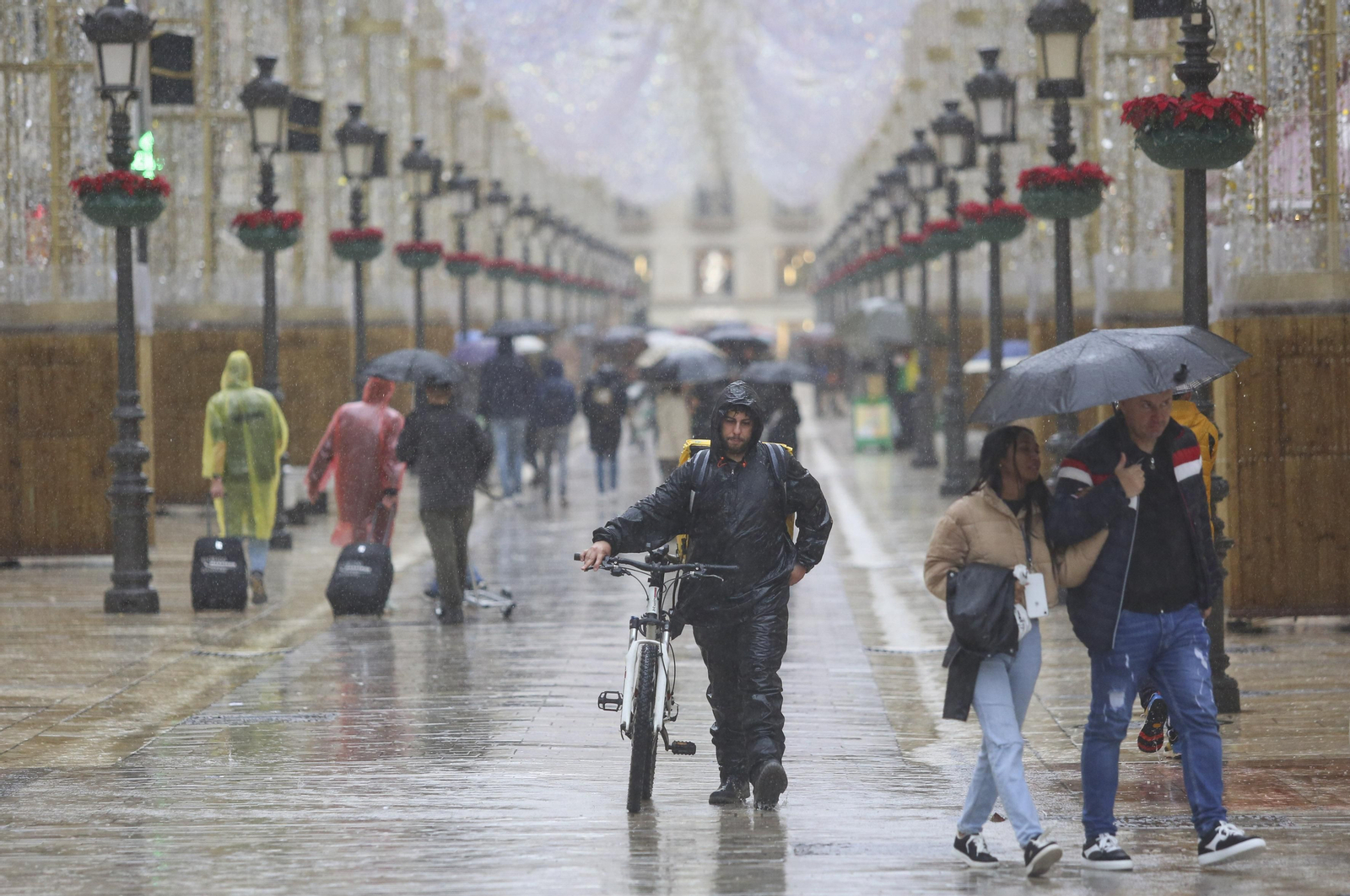 Las estampas que está dejando la lluvia en Málaga