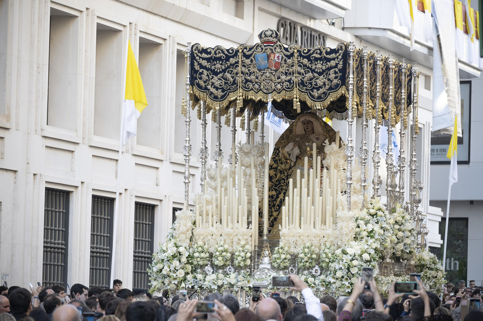 Las mejores imágenes de la procesión de la Amargura Coronada