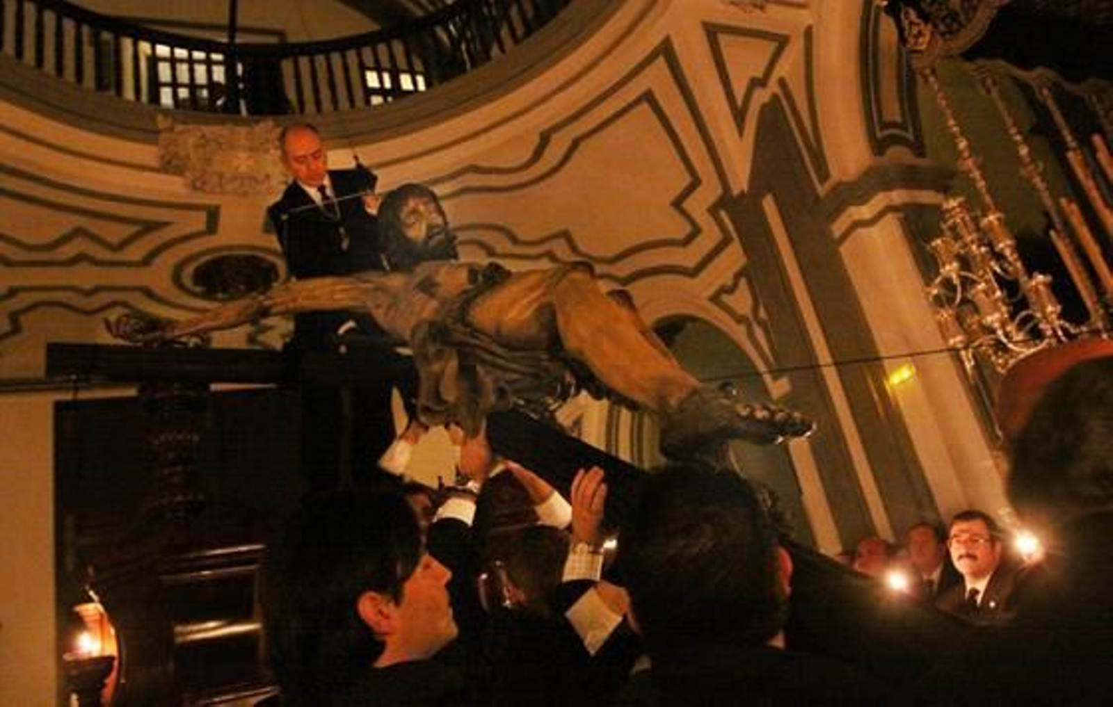 Traslado caustral del Cristo de la Redención en la parroquia de San Juan.