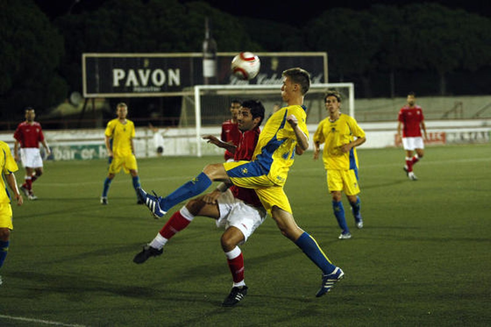 En el segundo partido, el Cádiz venció por 2-1 al Portuense, con goles de Hugo García y Arriaga.

Foto: Fito Carreto