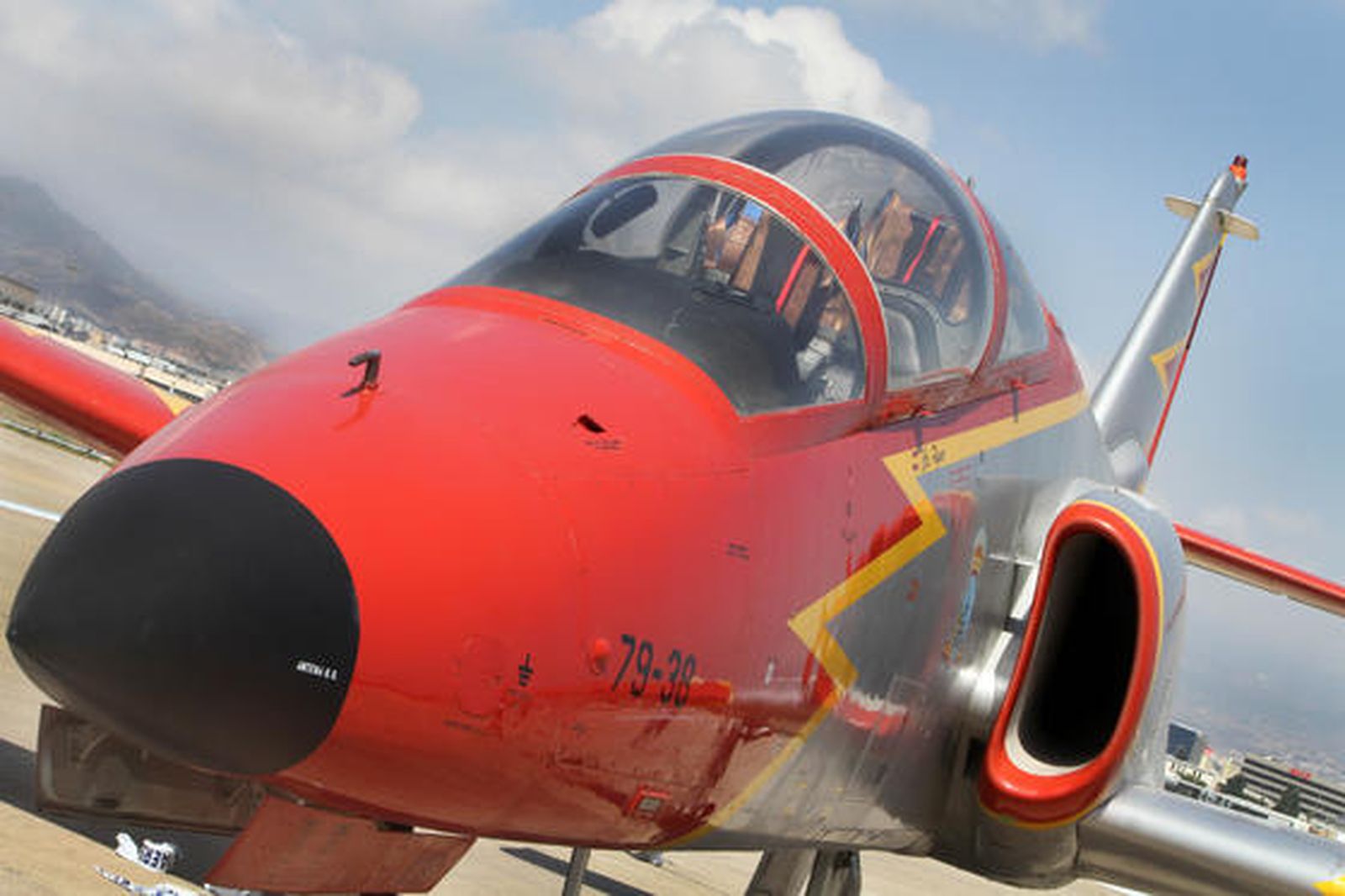 La jornada de puertas abiertas del II Festival Aéreo Internacional de Málaga contó con la presencia de muchos curiosos.

Foto: Yolanda Montiel