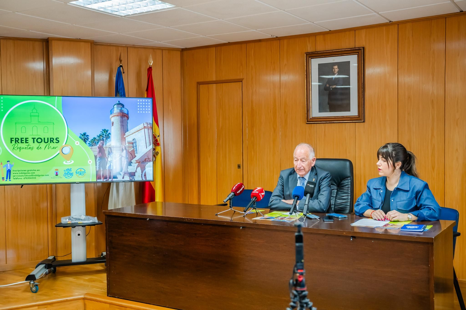 Gabriel Amat y la edil Amalia López han presentado la iniciativa 'Free tours Roquetas de Mar. Gabriel Amat y la edil Amalia López han presentado la iniciativa 'Free tours Roquetas de Mar.