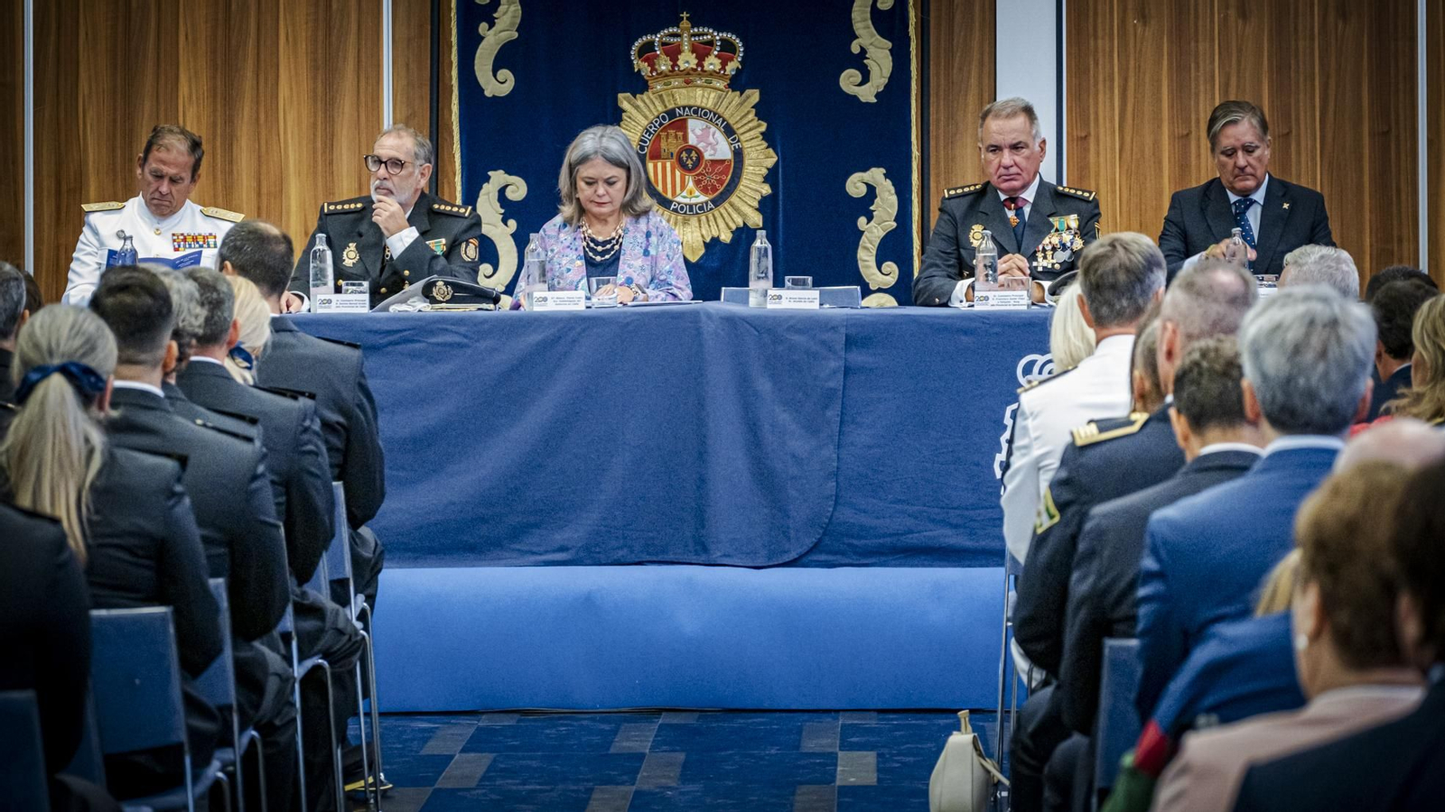 Las imágenes de la celebración del acto del Día de la Policía Nacional en Cádiz.