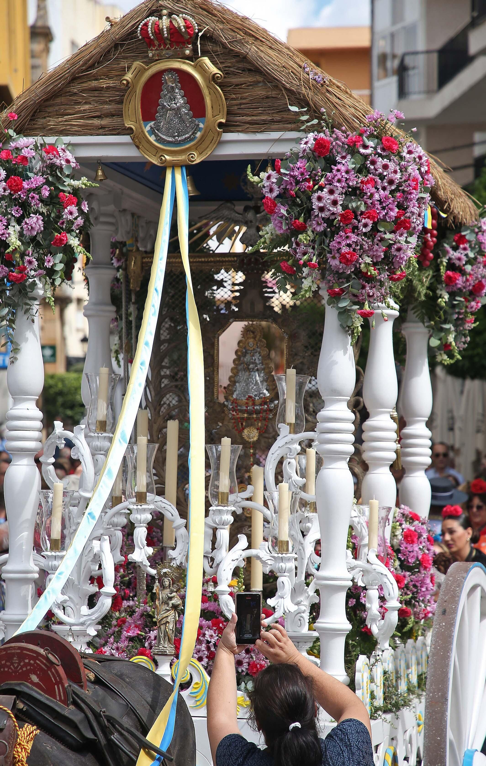 El comienzo de la peregrinación de la Hermandad del Rocío de Algeciras, en imágenes