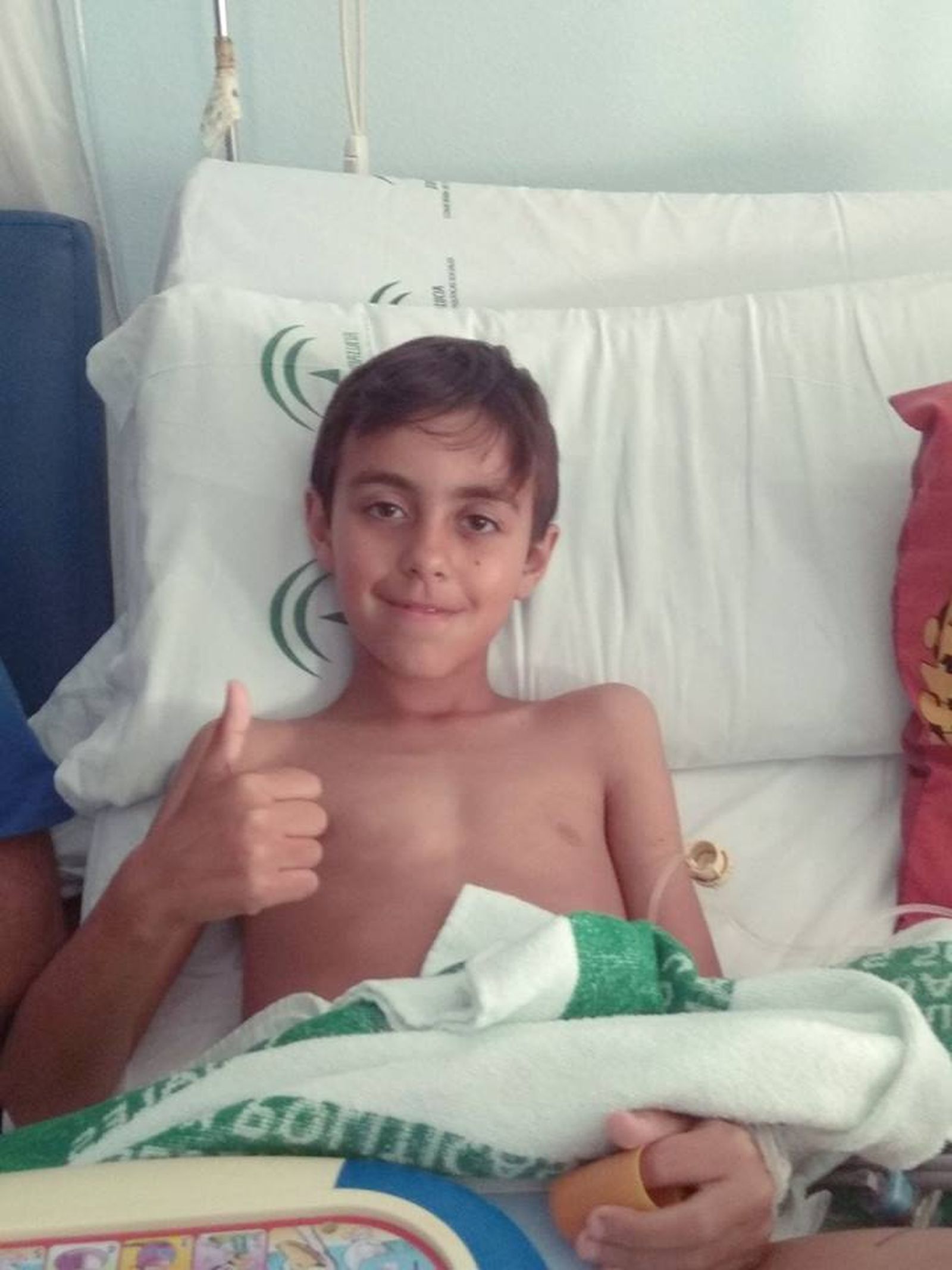 El pequeño Aitor, ingresado en el hospital de Cádiz.