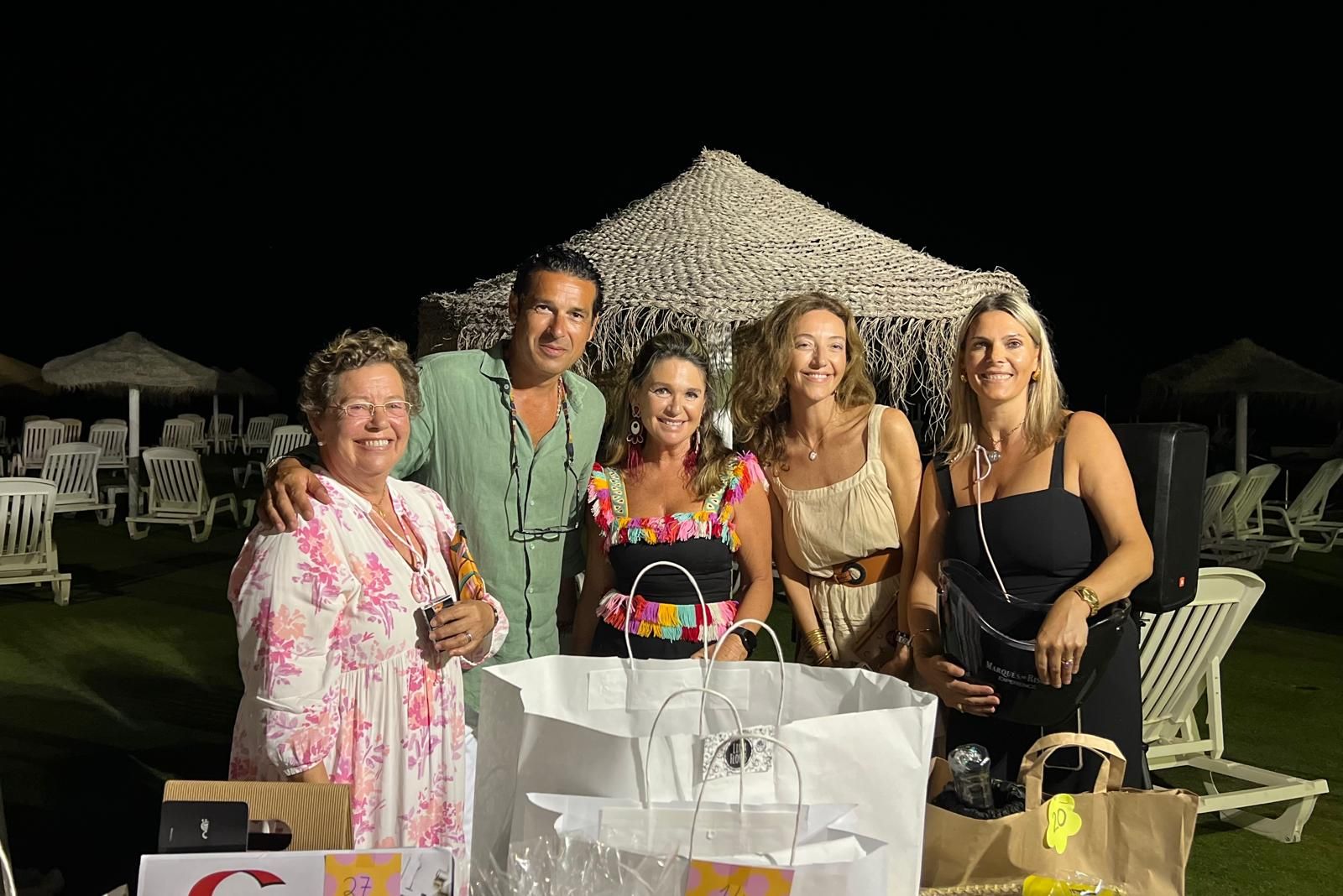 Pepa Lerchundi, Oscar Llaves, Reyes Macías, Maite Lamorena y María Lluch.