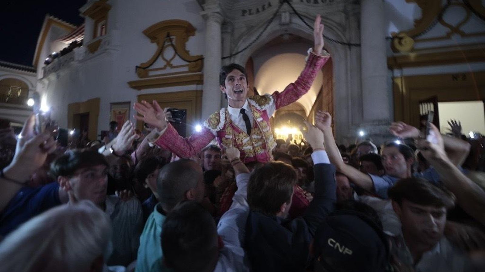 Sebastián Castella abrió la Puerta del Príncipe en 2023.