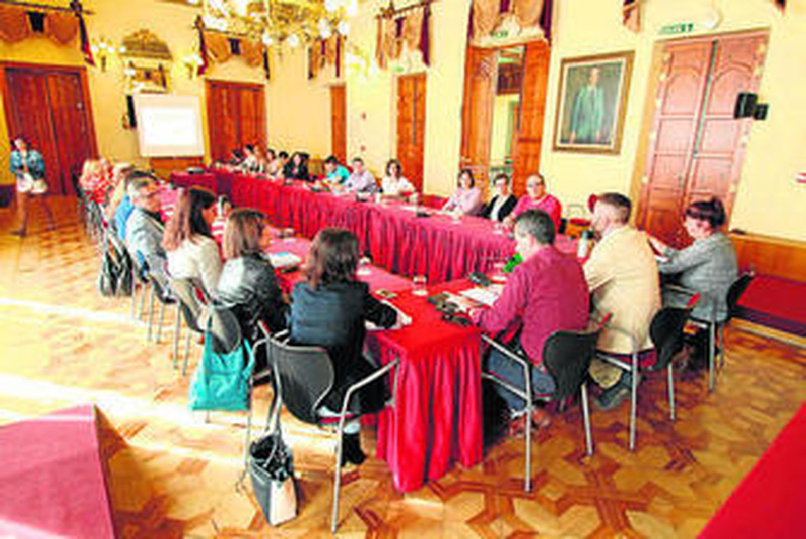 Reunión del delegado de Economía con representantes de CEE.