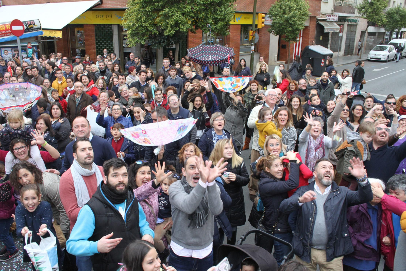 Cabalgata de los Reyes Magos 2018: Melchor, Gaspar y Baltazar adelantan su salida para llenar de ilusión las calles de Huelva
