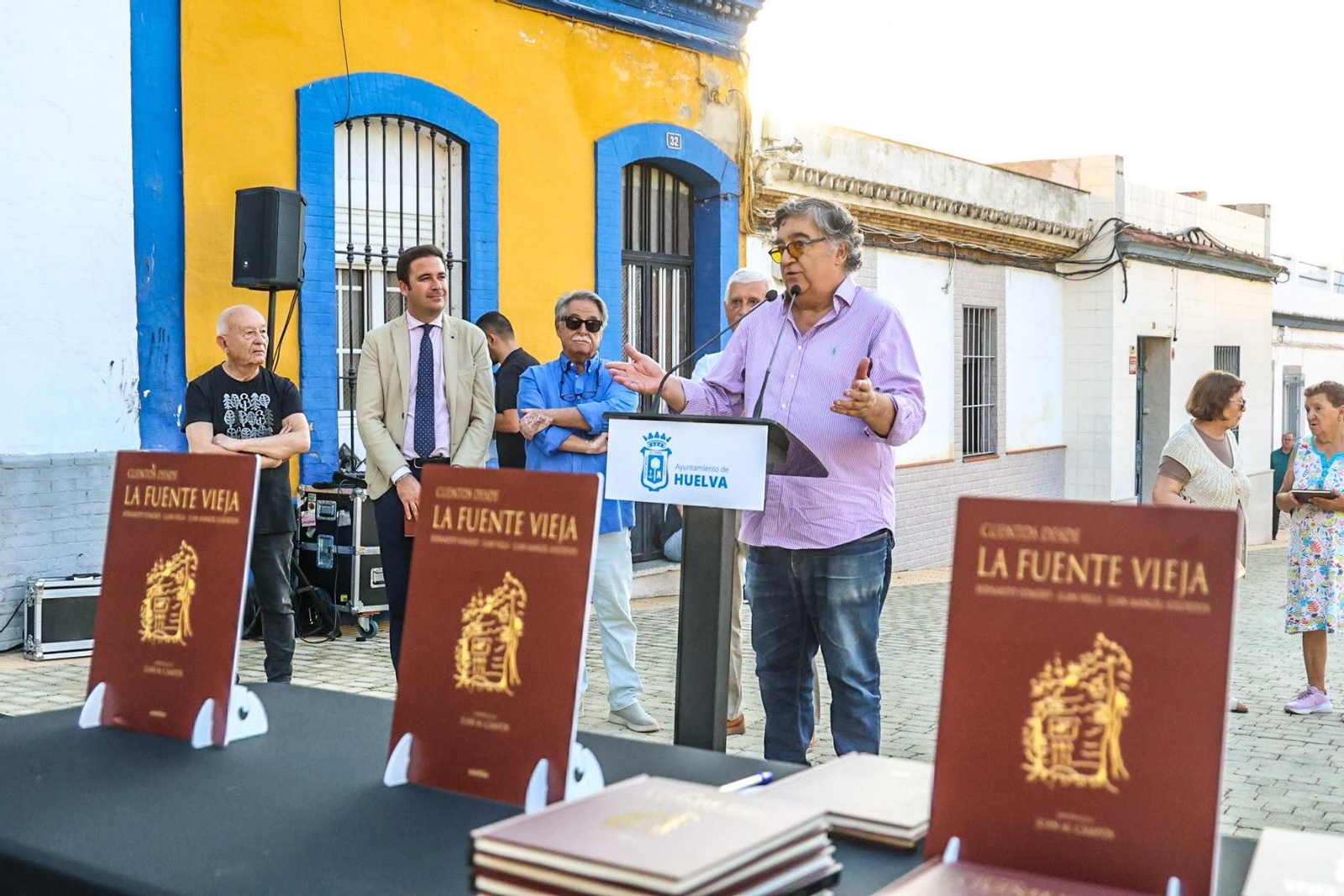 Imágenes de la presentación del libro 'Cuentos desde la Fuente Vieja', de Juan Manuel Siesdedos, Juan Villa y Bernardo Romero