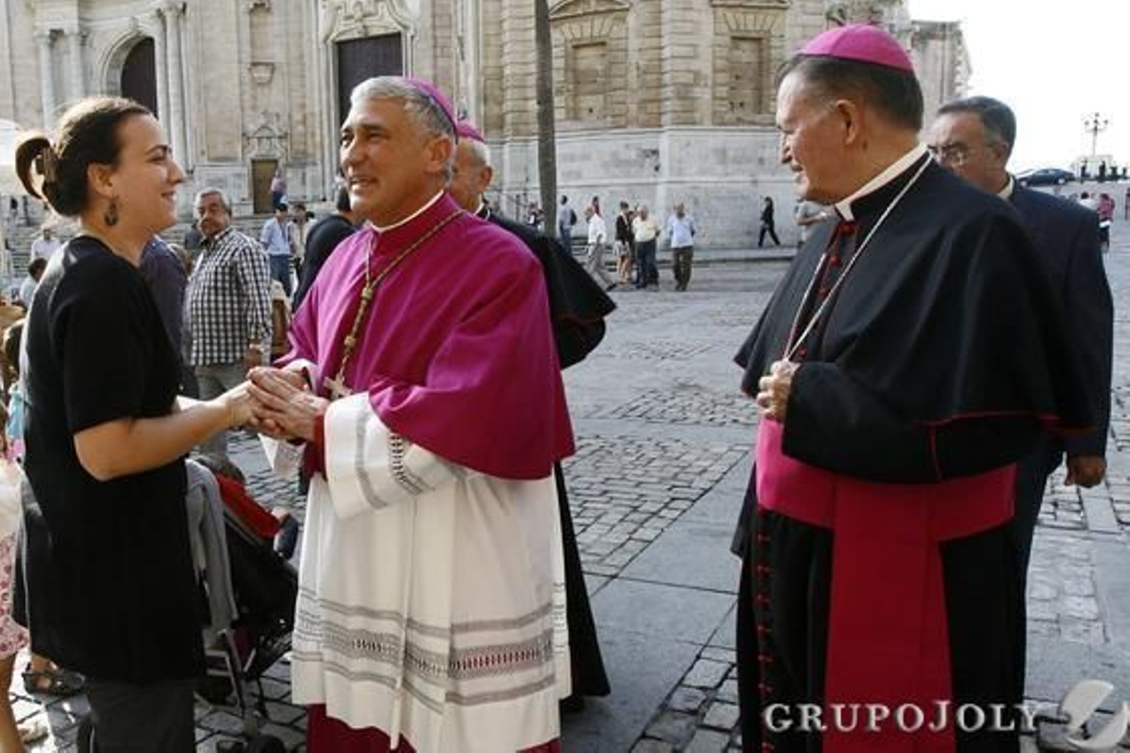 Imágenes de la toma de posesión del nuevo obispo de Cádiz y Ceuta, Rafael Zornoza Boy, en la Catedral de Cádiz.

Foto: Lourdes de Vicente - Joaquin Pino