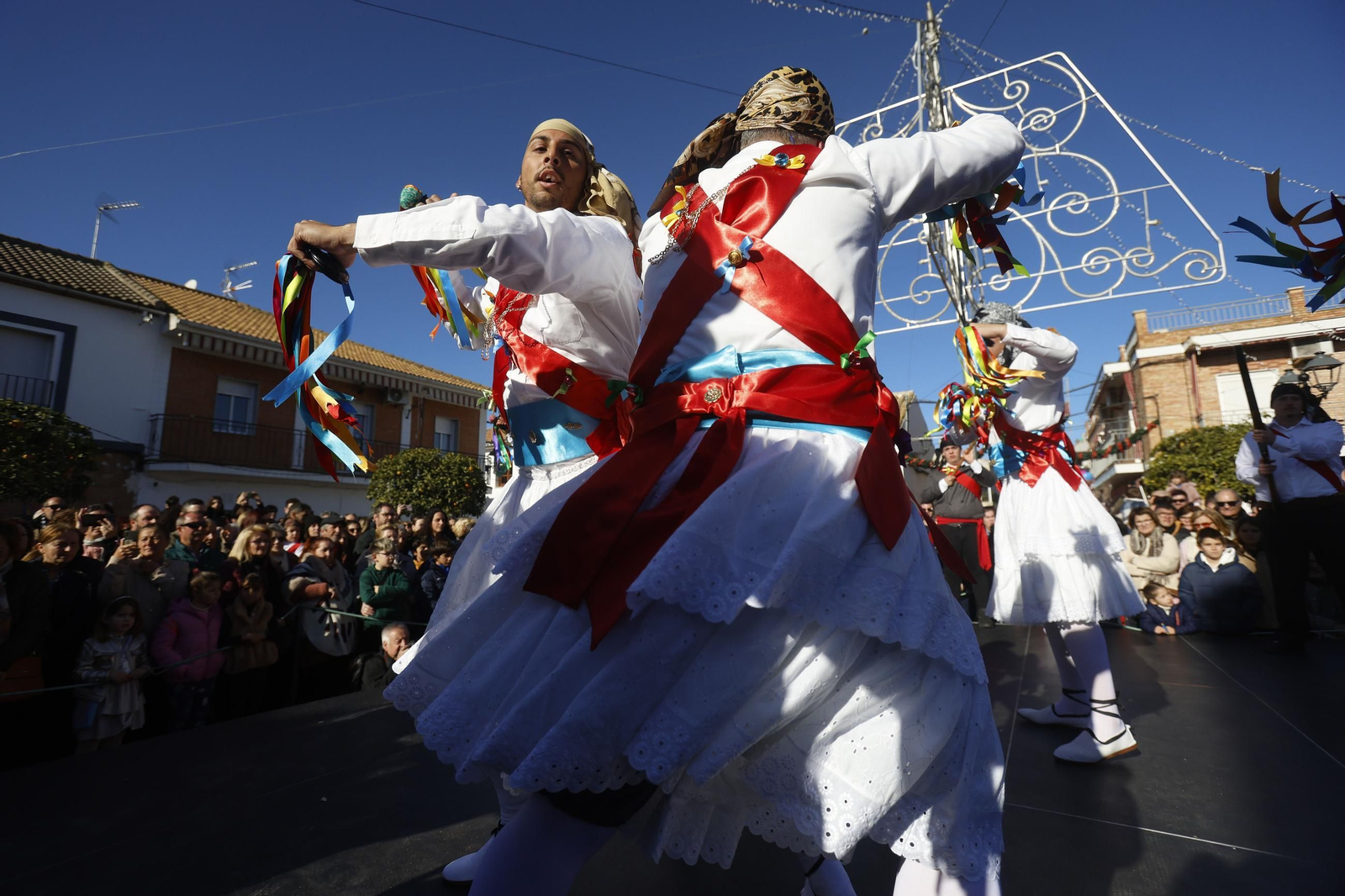 Las espectaculares imágenes de la Danza de los Locos y el Baile del Oso de Fuente Carreteros