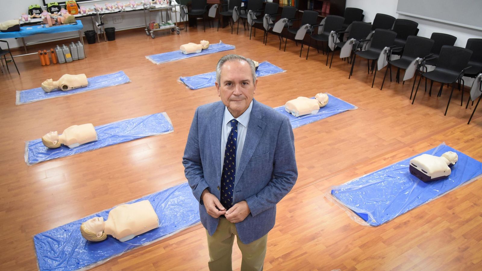 Capitán en la sala preparada para hacer talleres de RCP en el Hospital Simulado.
