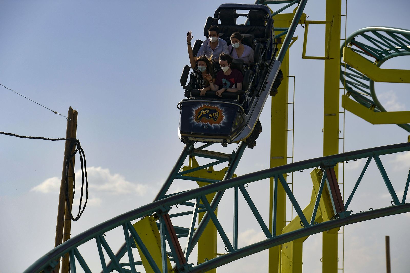 Atracciones de feria, columpios, niños y vida en el Corpus 2021