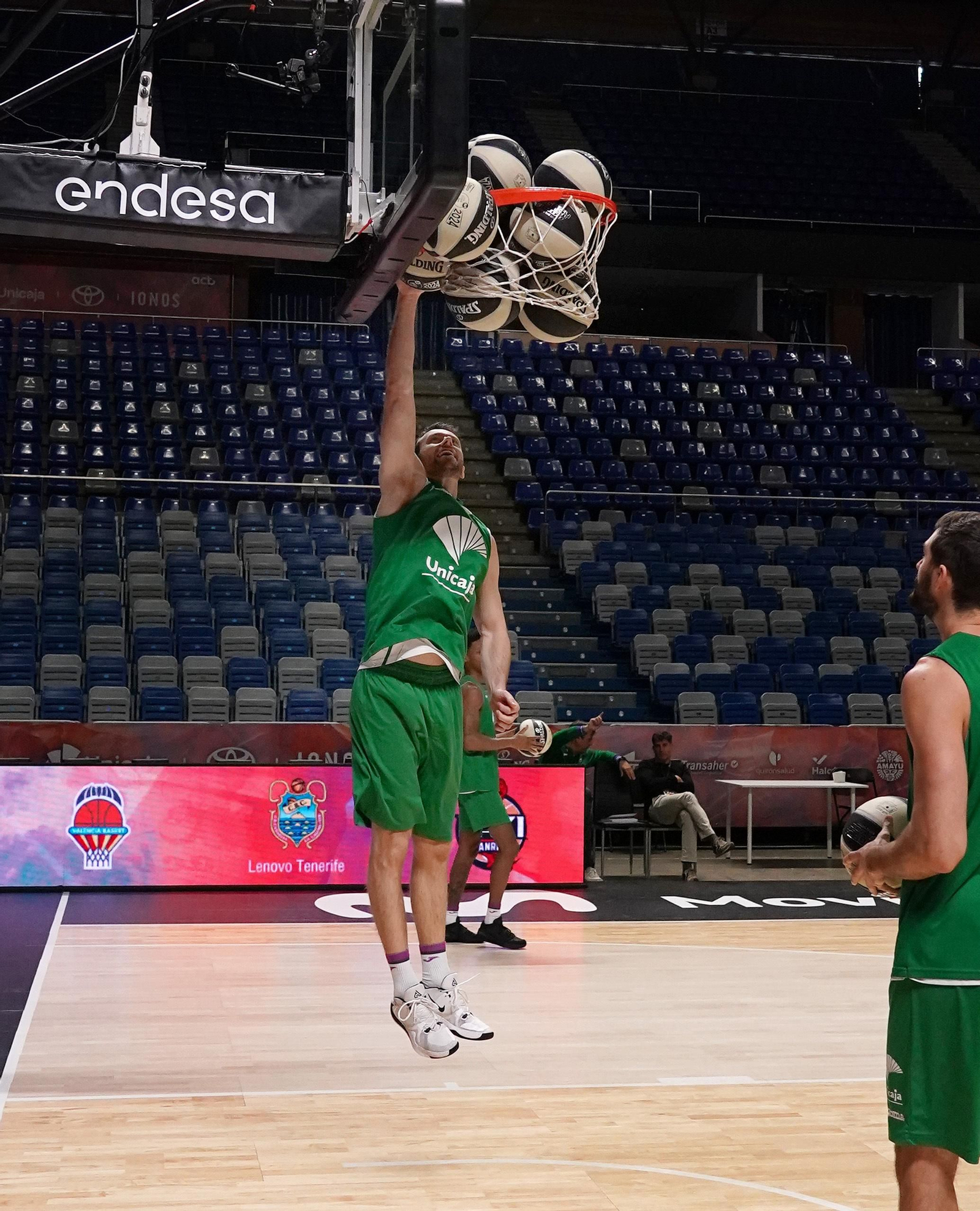 El Unicaja prueba el Carpena antes de la batalla