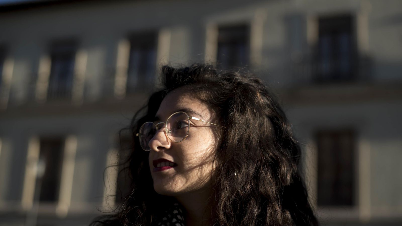 La joven autora reside en Granada, donde cursa estudios de Literatura Comparada.