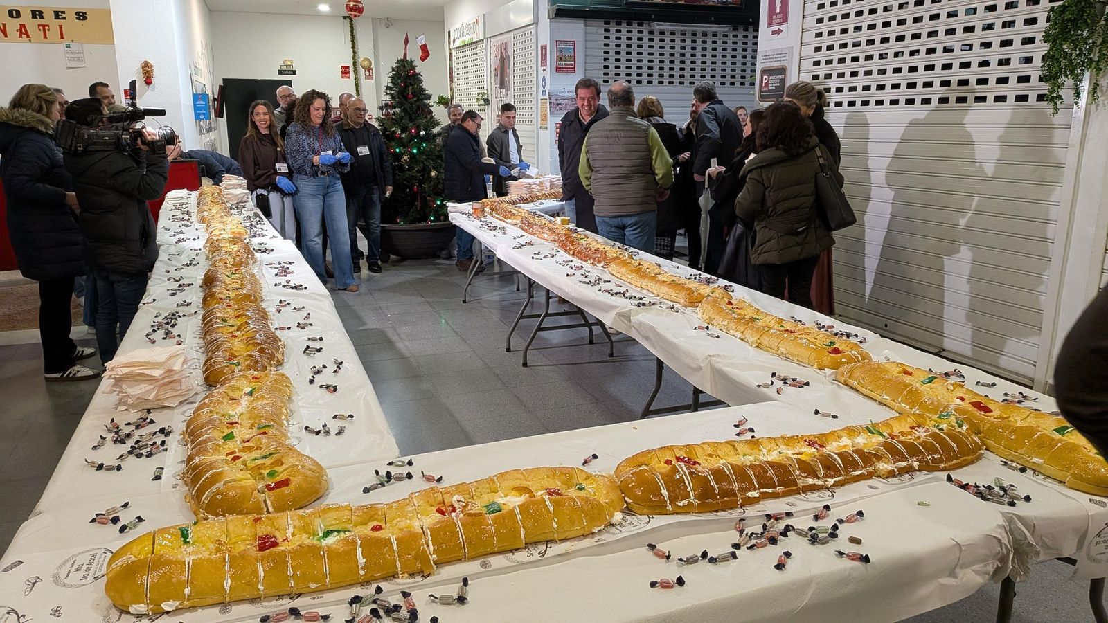 Degustación del roscón de reyes gigante en Lucena