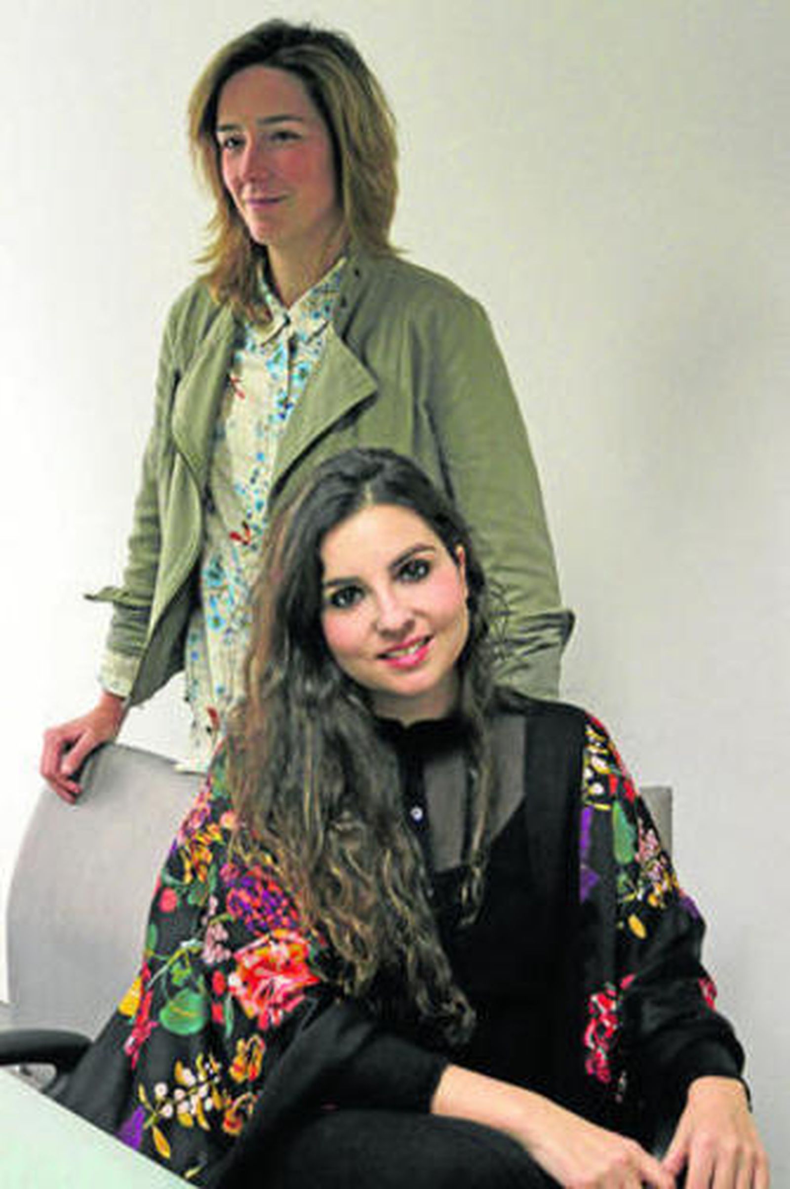 María Ferrera y Ángela Fernández, organizadoras del evento.
